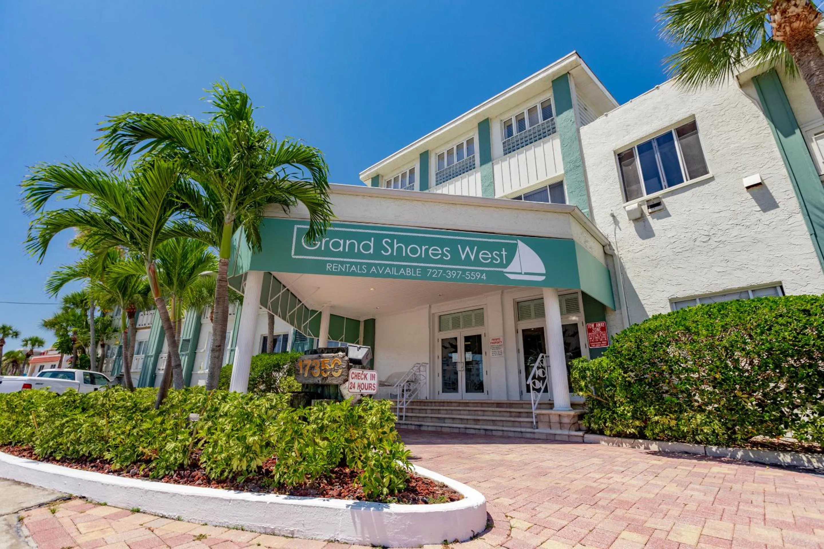 Facade/entrance in Grand Shores West