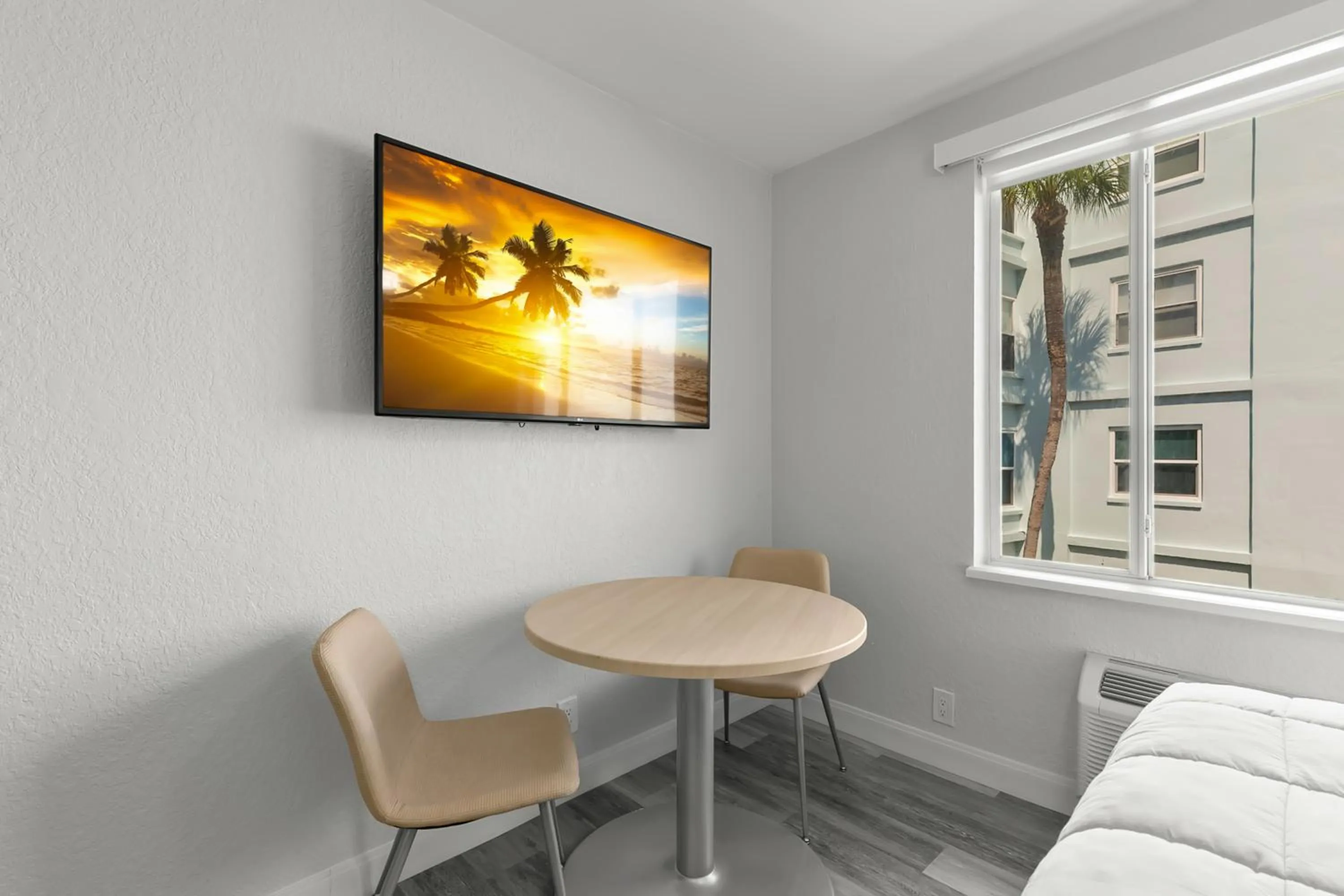 Dining area in Grand Shores West