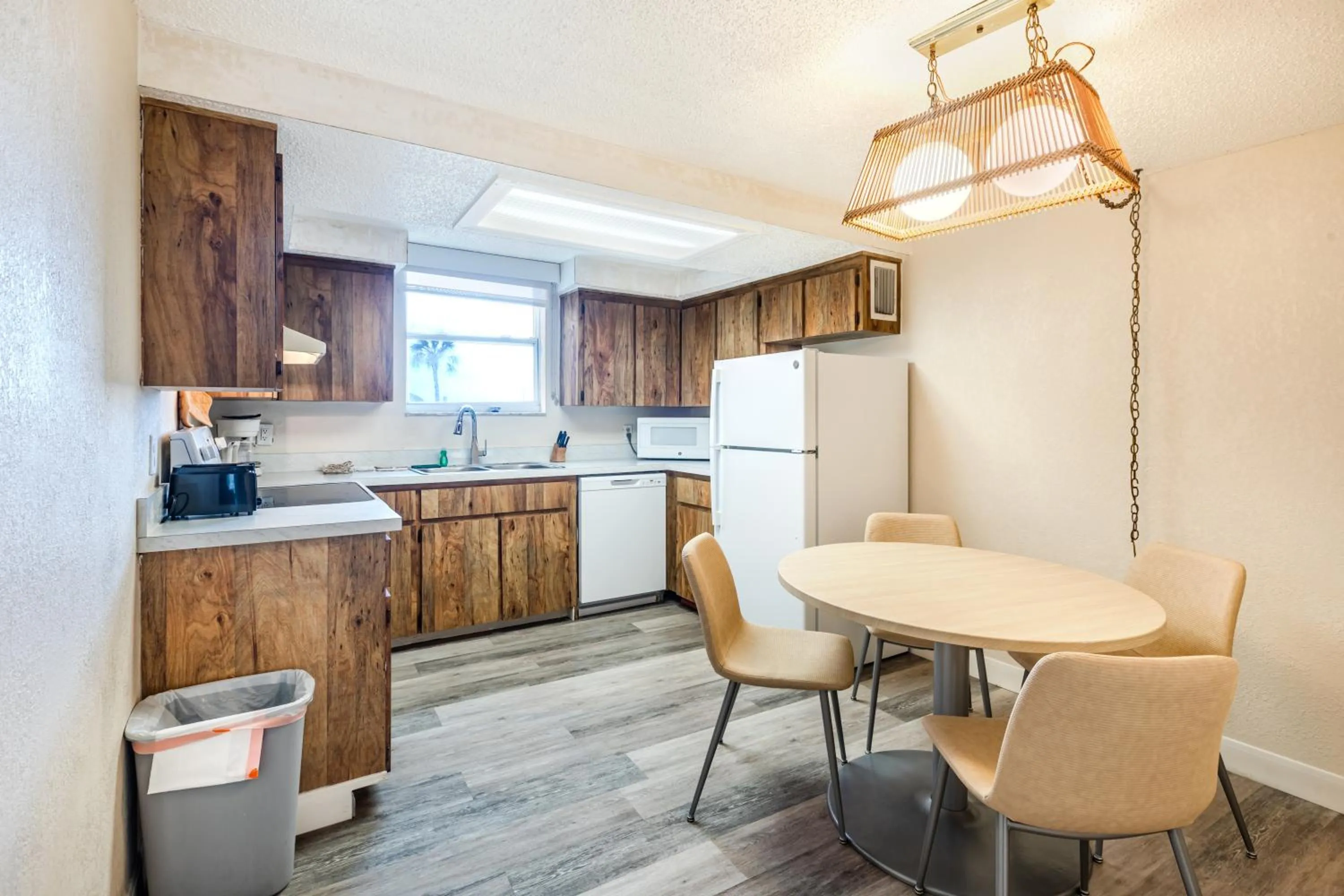 Kitchen or kitchenette in Grand Shores West