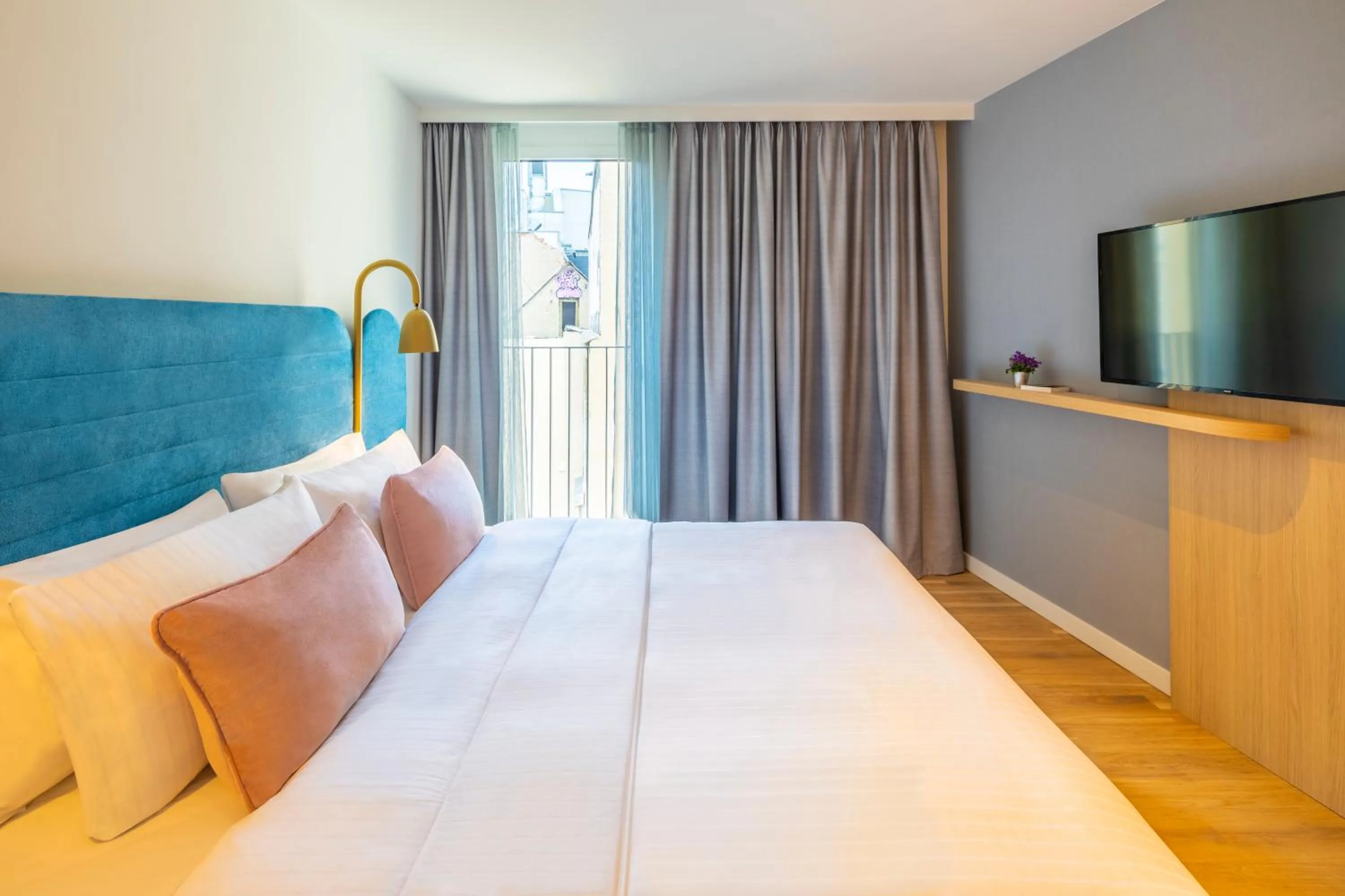 Bed in Capri by Fraser Leipzig