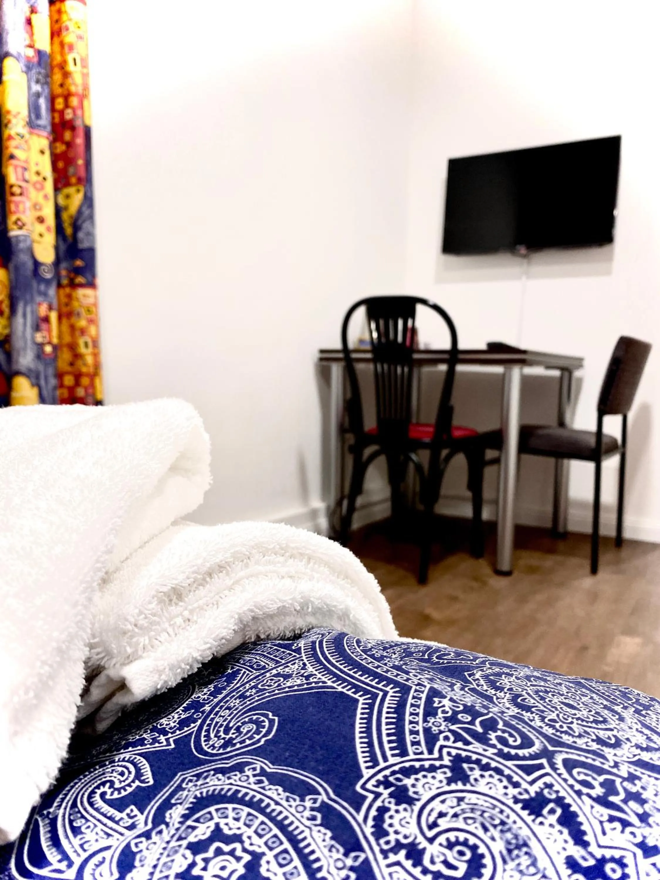 TV and multimedia, Bed in Hotel Hamburg Inn