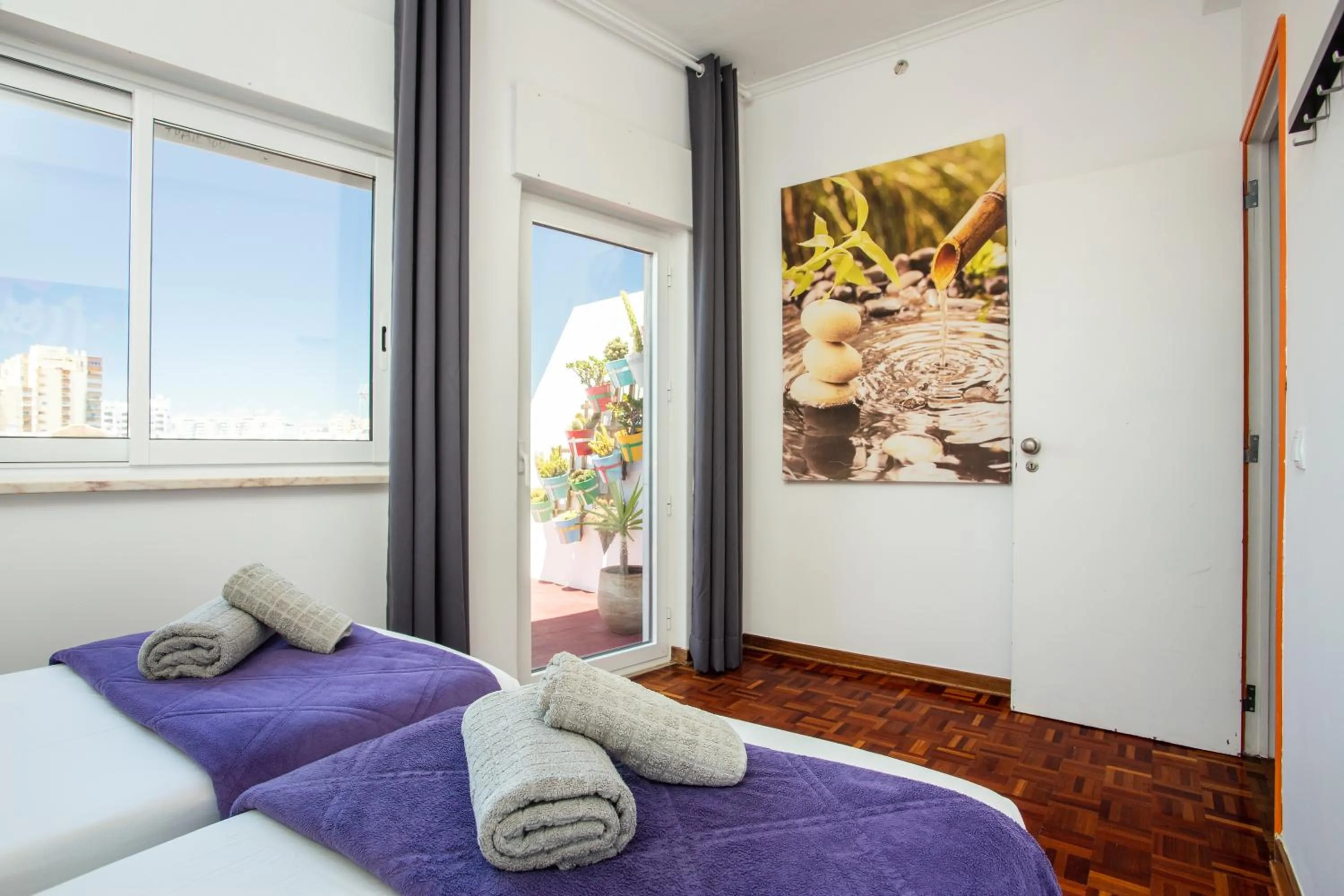Bedroom, Bed in Dreamers Duplex with Seaview