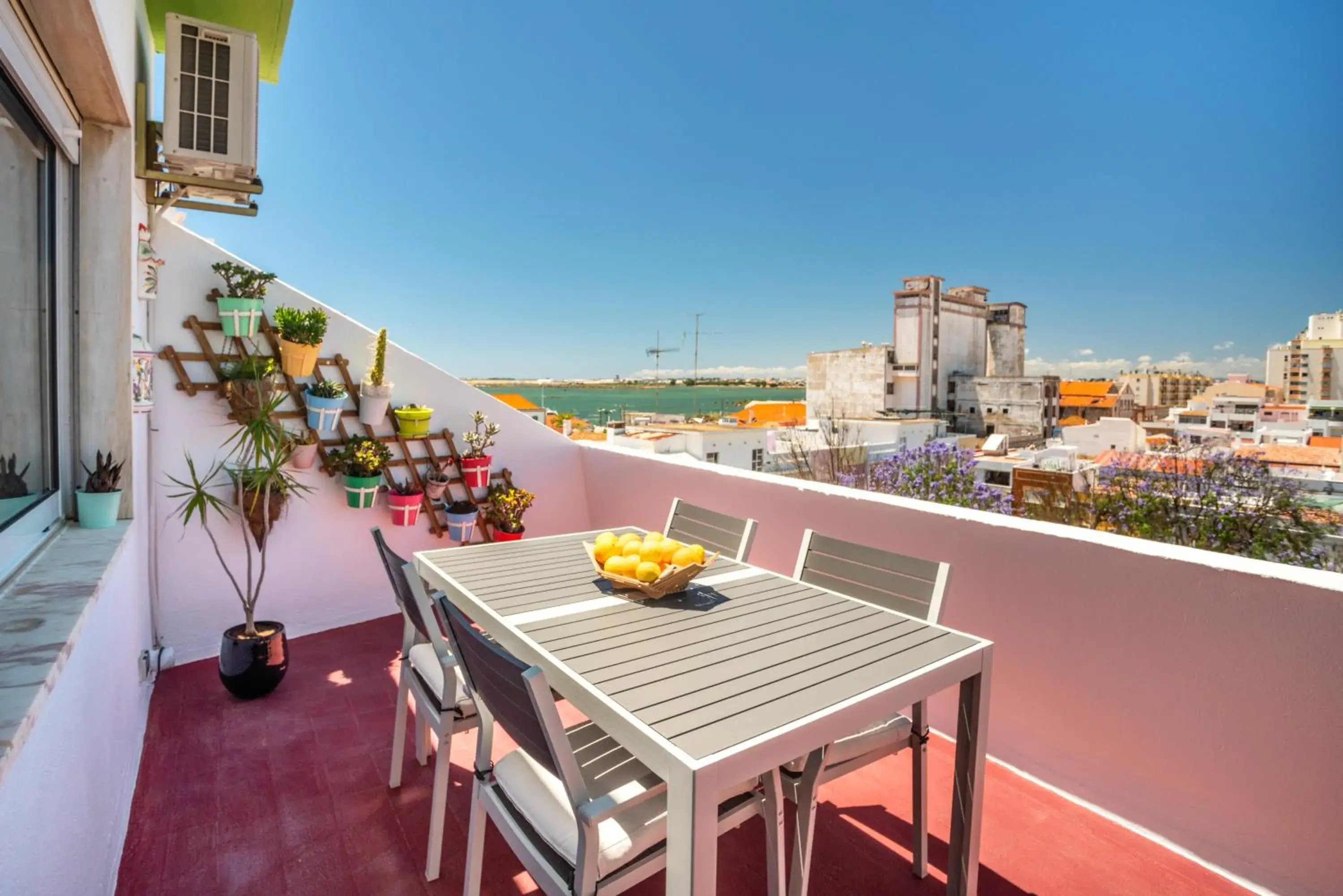 Dreamers Duplex with Seaview Dreamers Duplex with Seaview