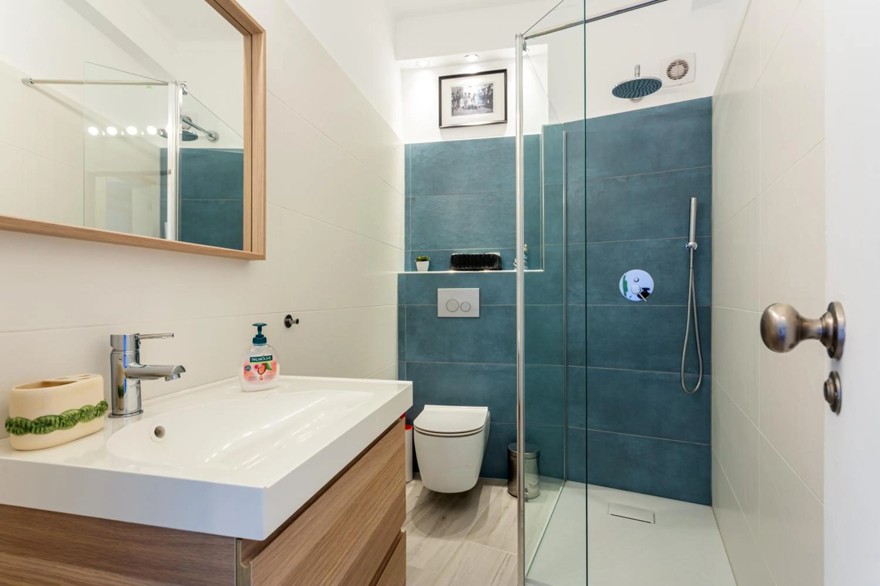 Bathroom in Dreamers Duplex with Seaview