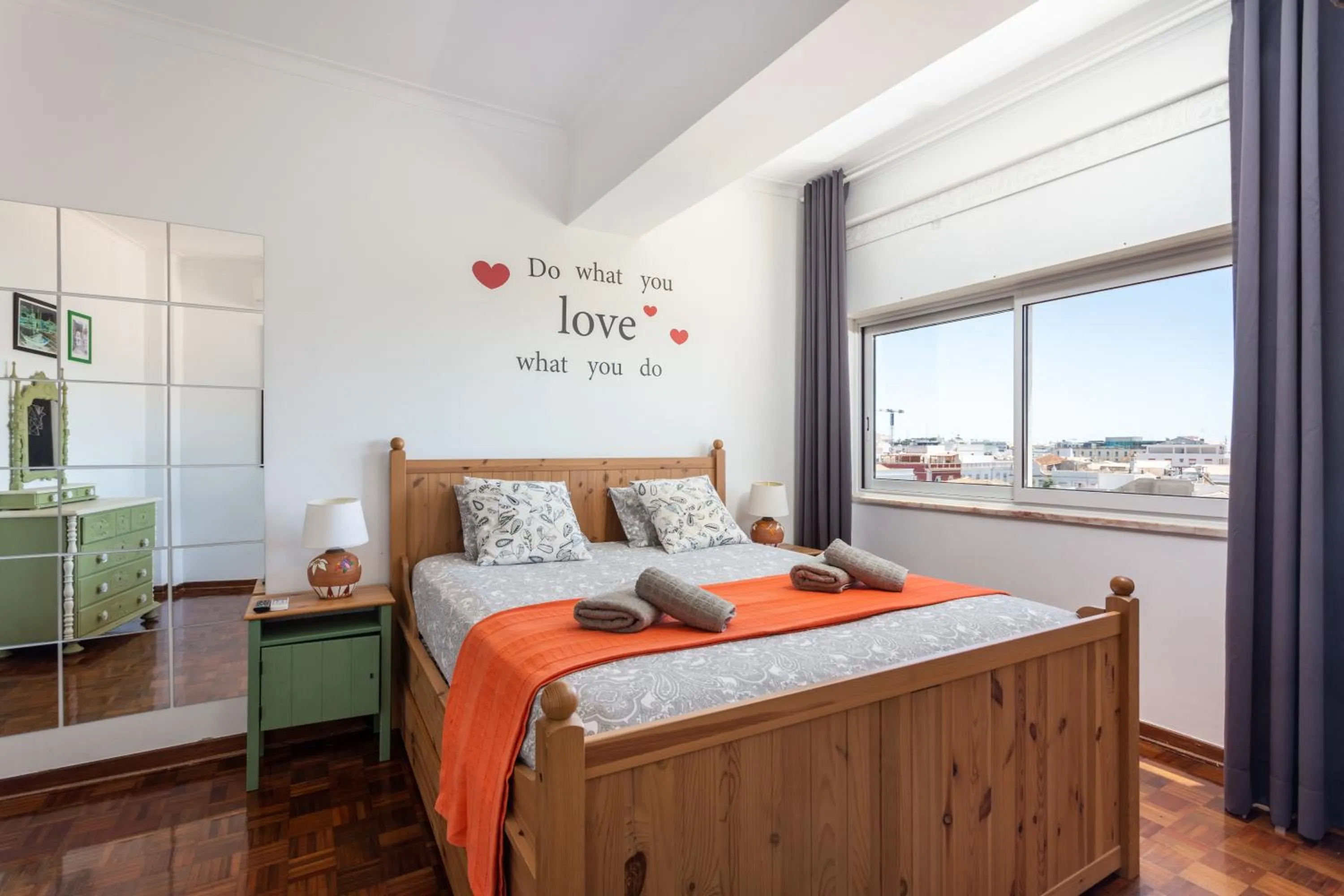 Bed in Dreamers Duplex with Seaview