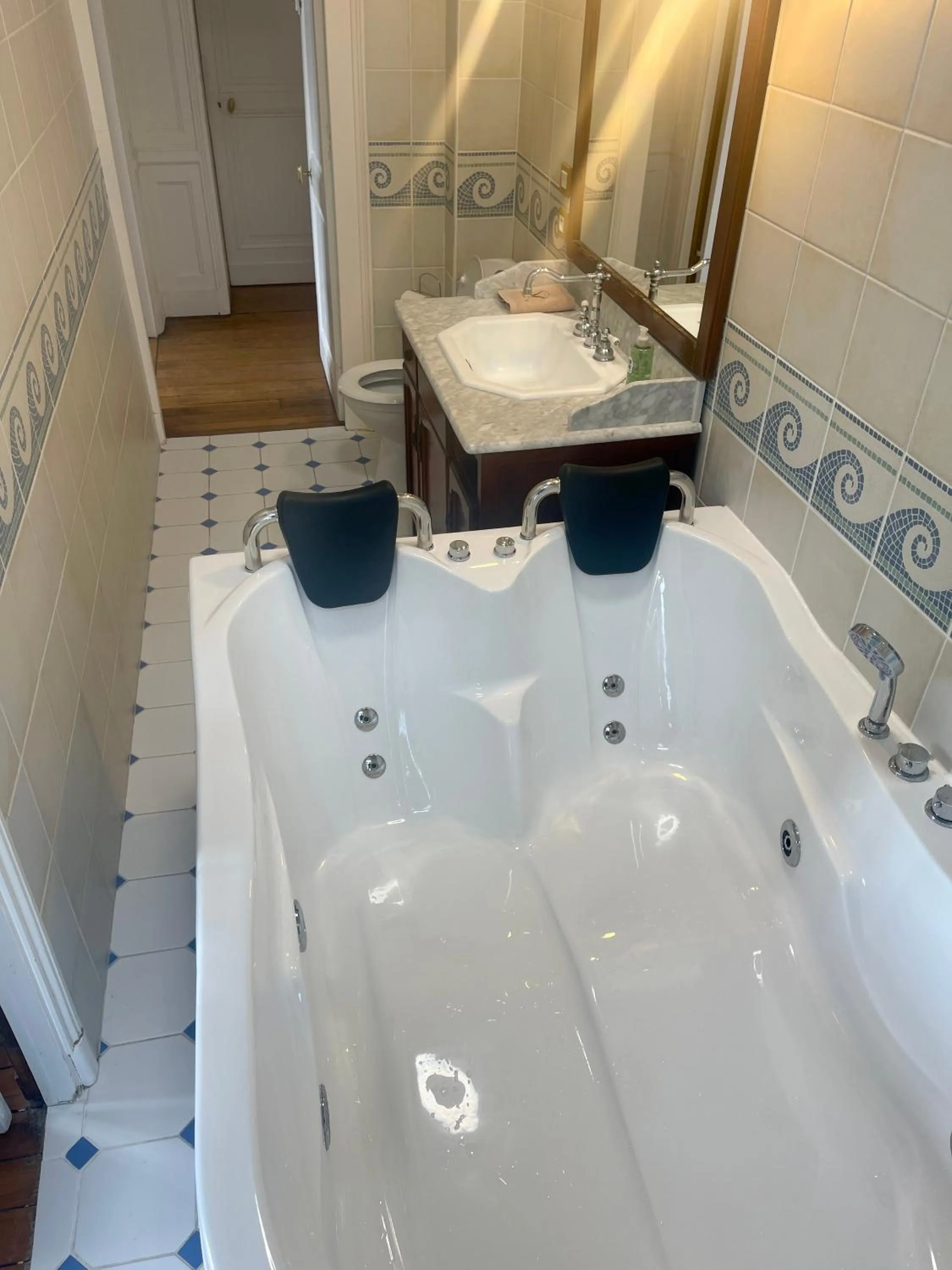 Hot Tub in Château du Boulay Morin