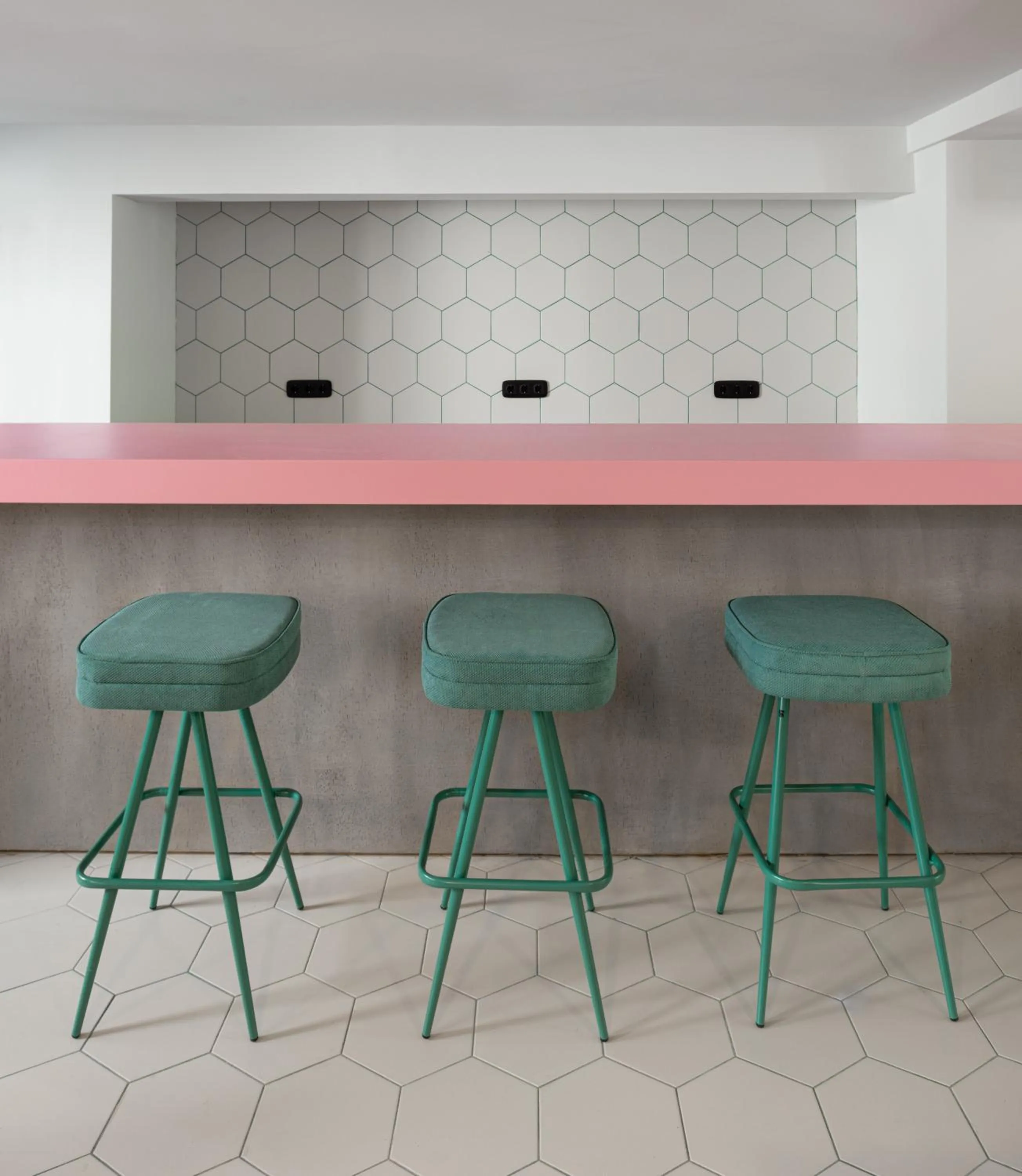 Restaurant/places to eat in Colors Hotel Athens