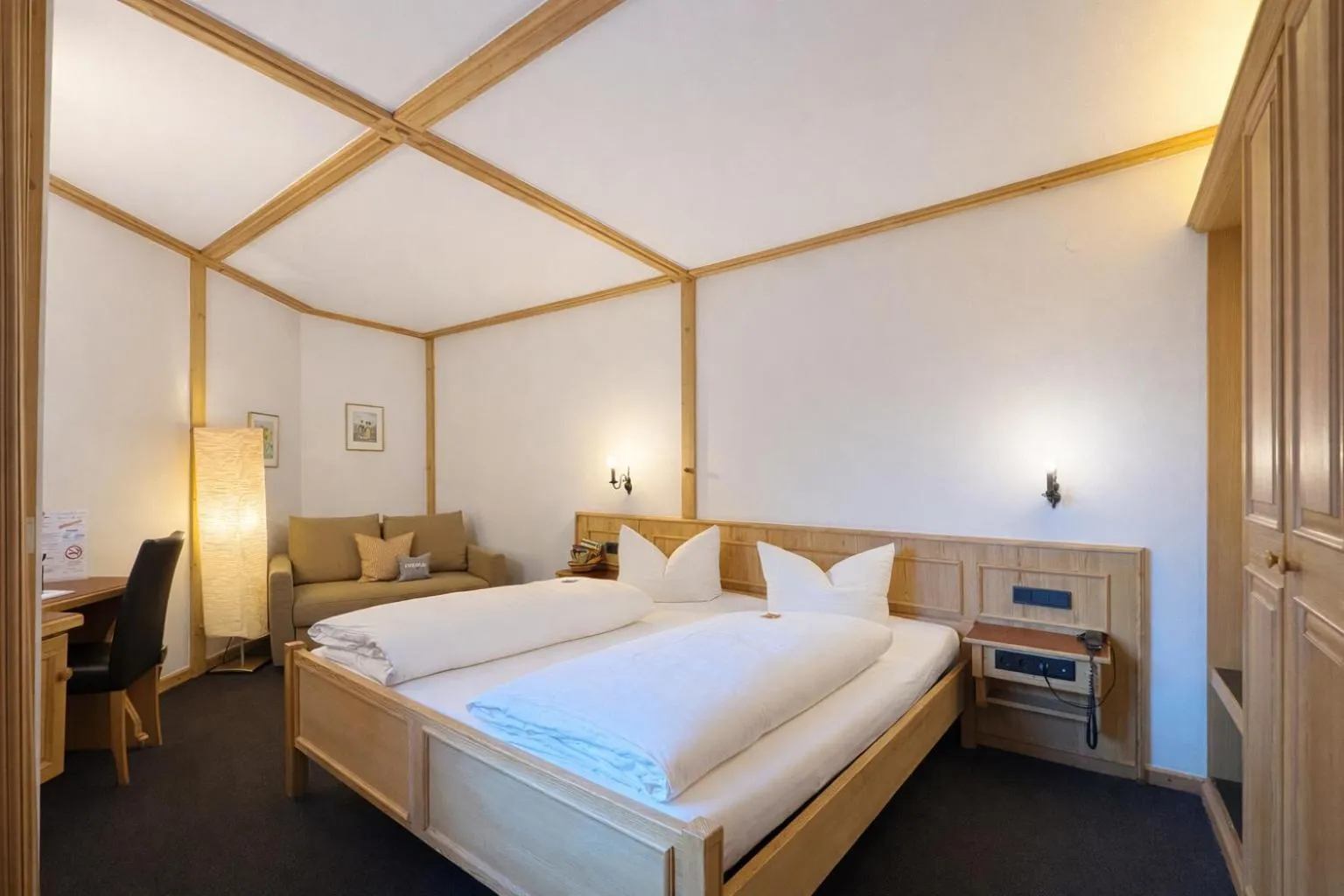 Bed in Hotel Grüner Baum