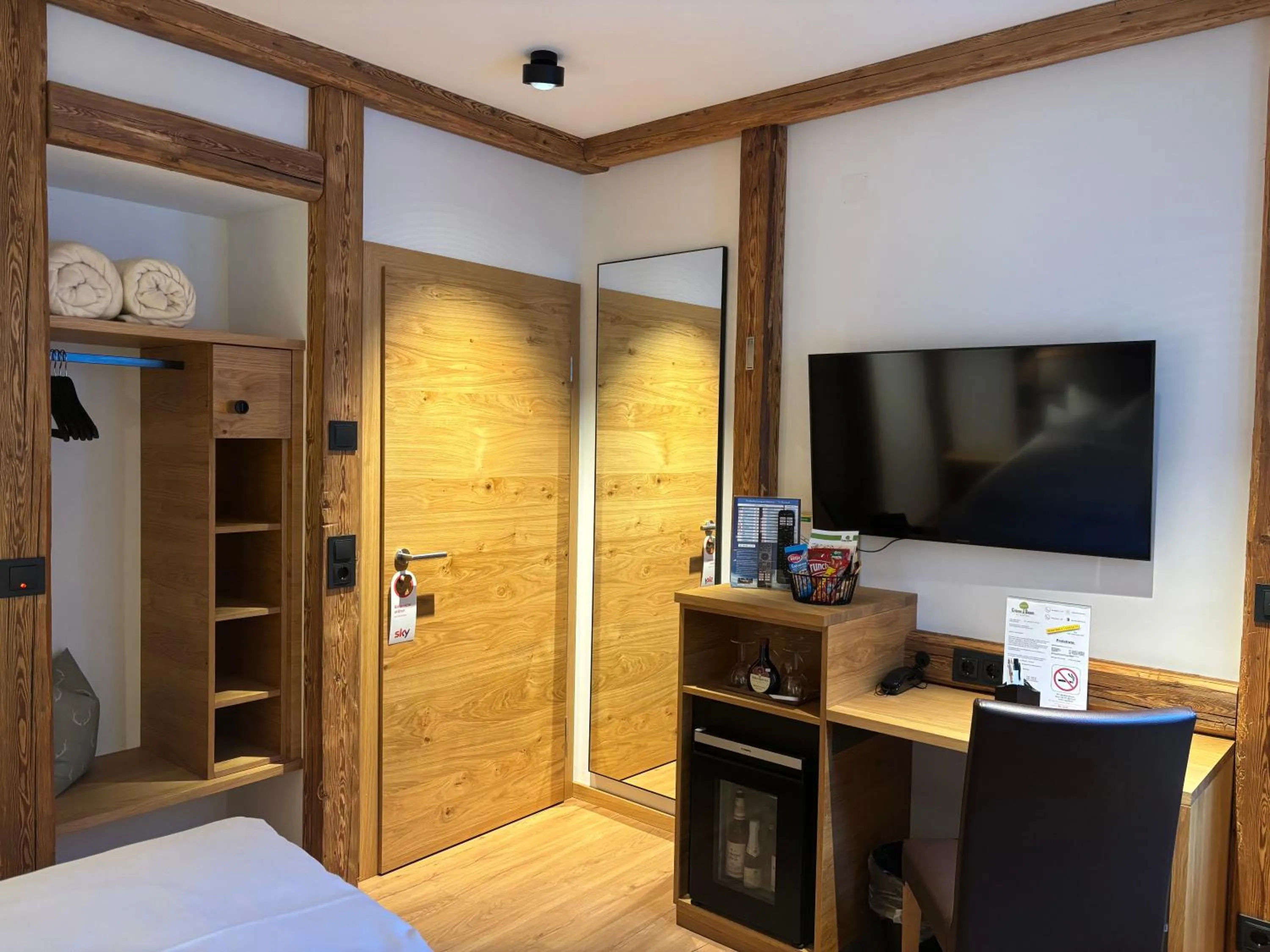 Photo of the whole room, Bed in Hotel Grüner Baum