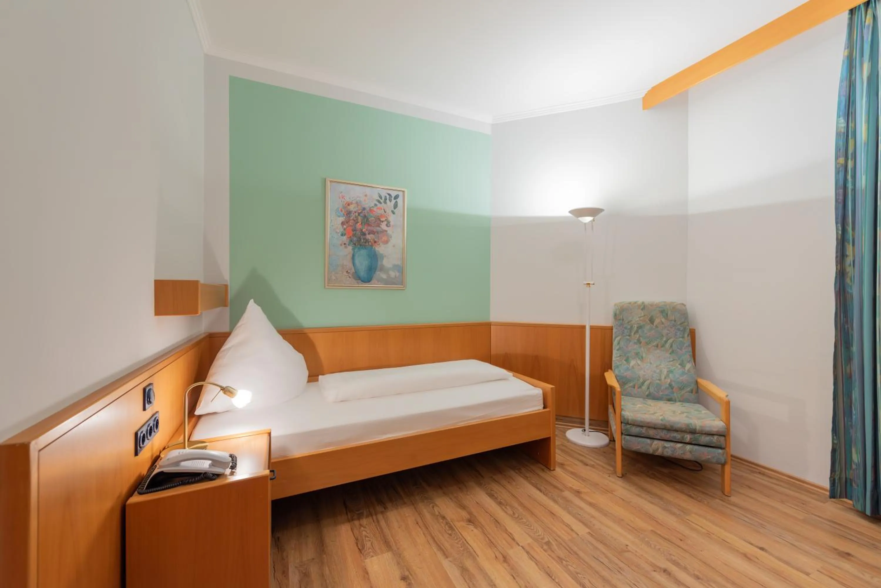 Bed in Villa Thea Hotel am Rosengarten