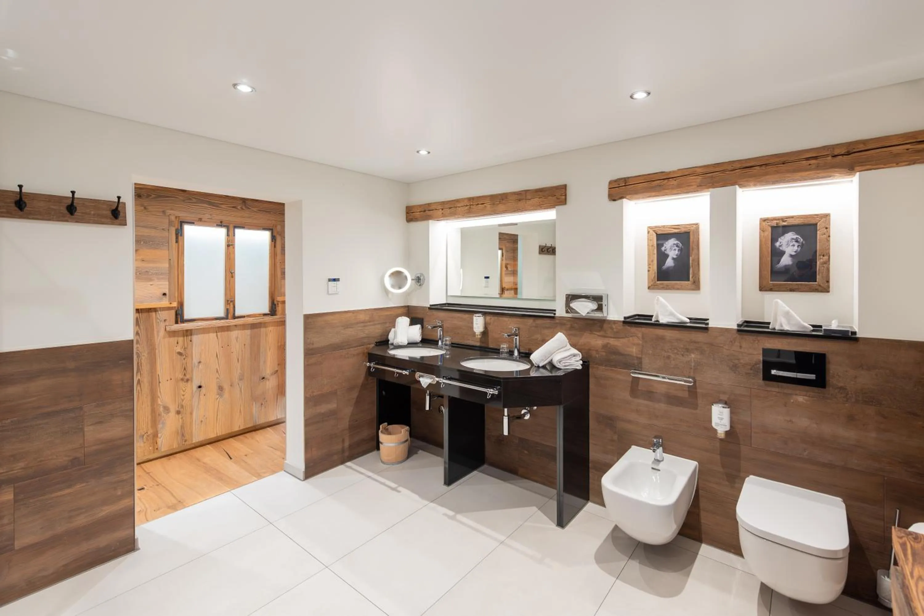 Bathroom in Villa Thea Hotel am Rosengarten