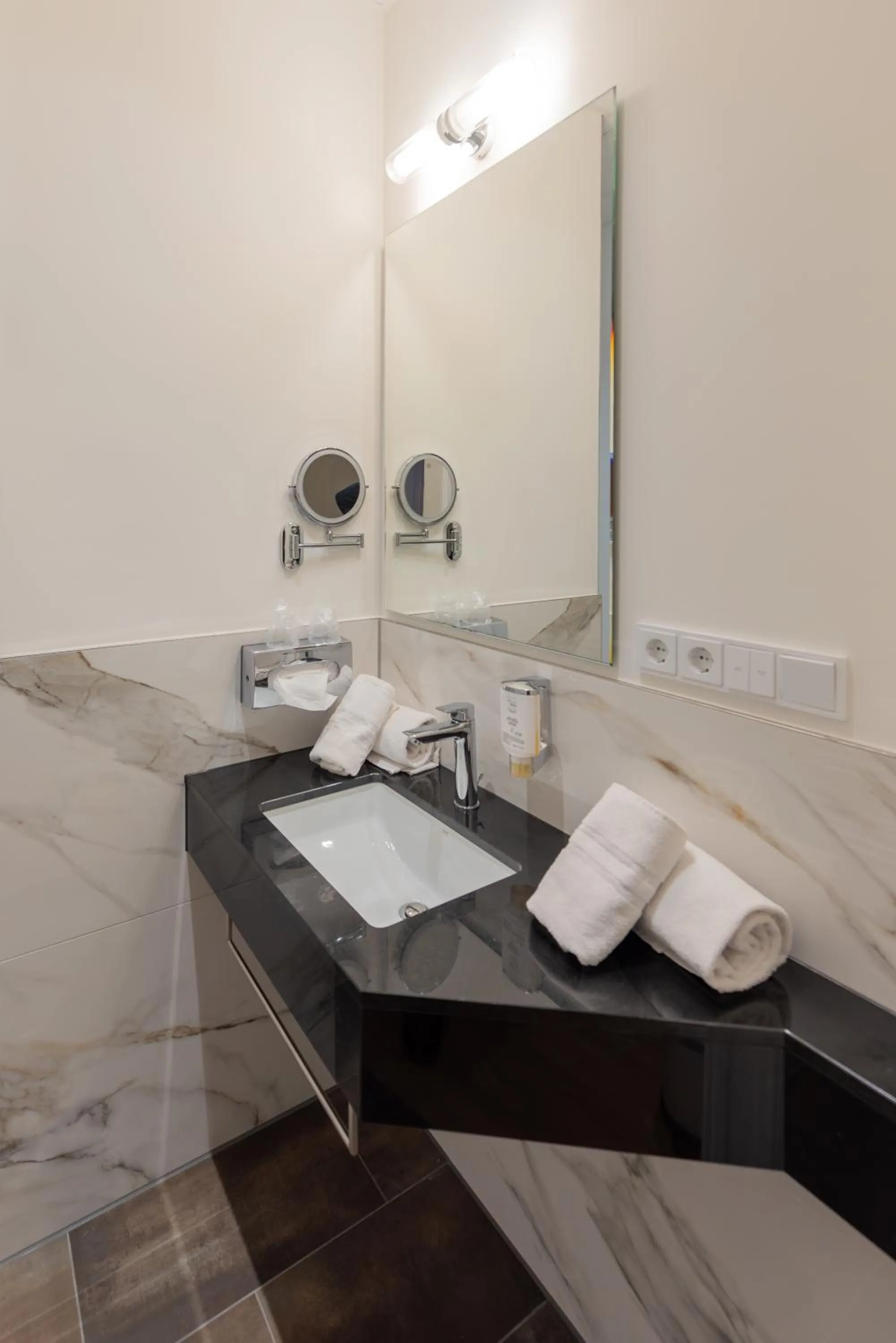 Bathroom in Villa Thea Hotel am Rosengarten