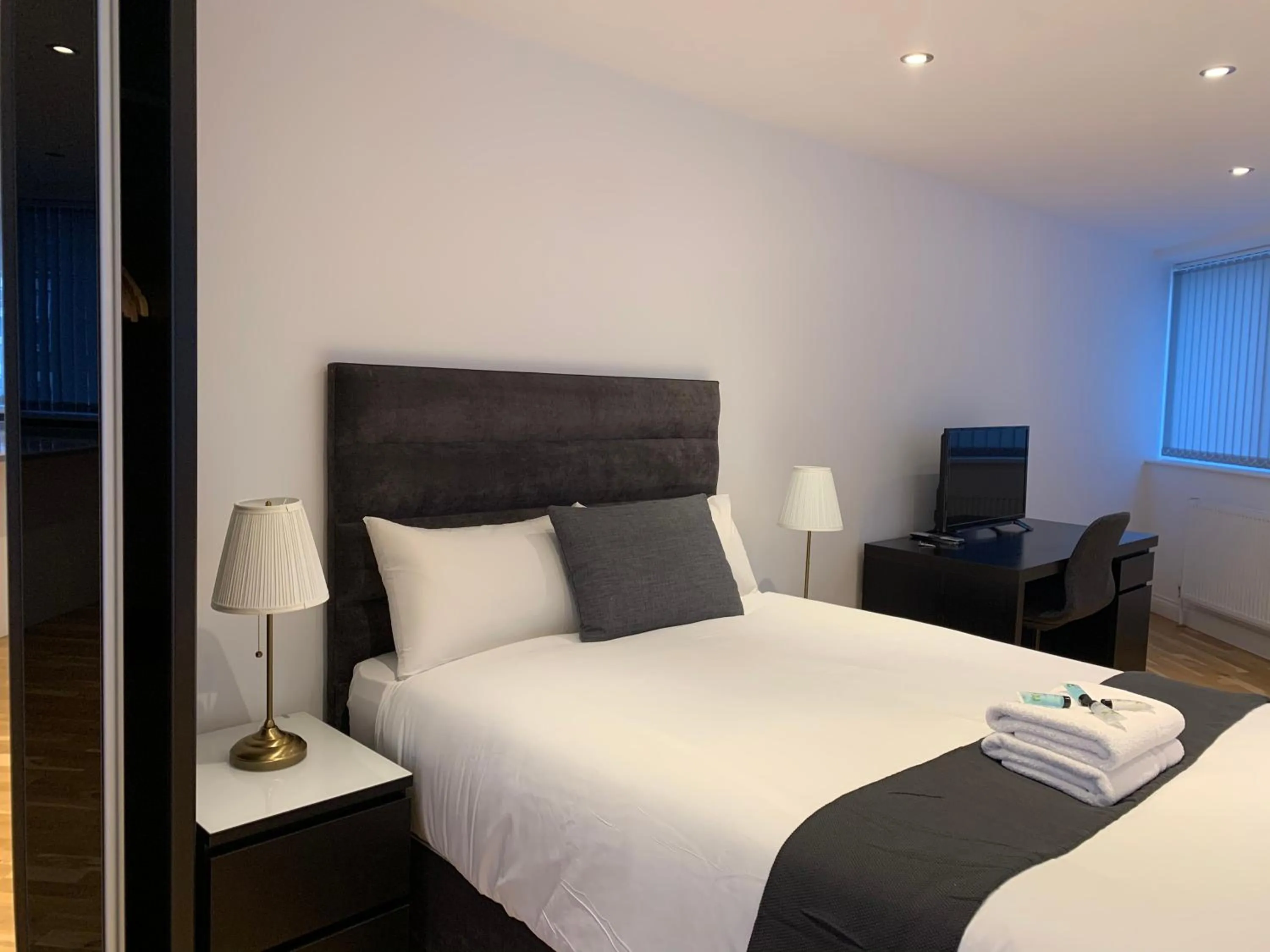 Bedroom, Bed in SE10 House