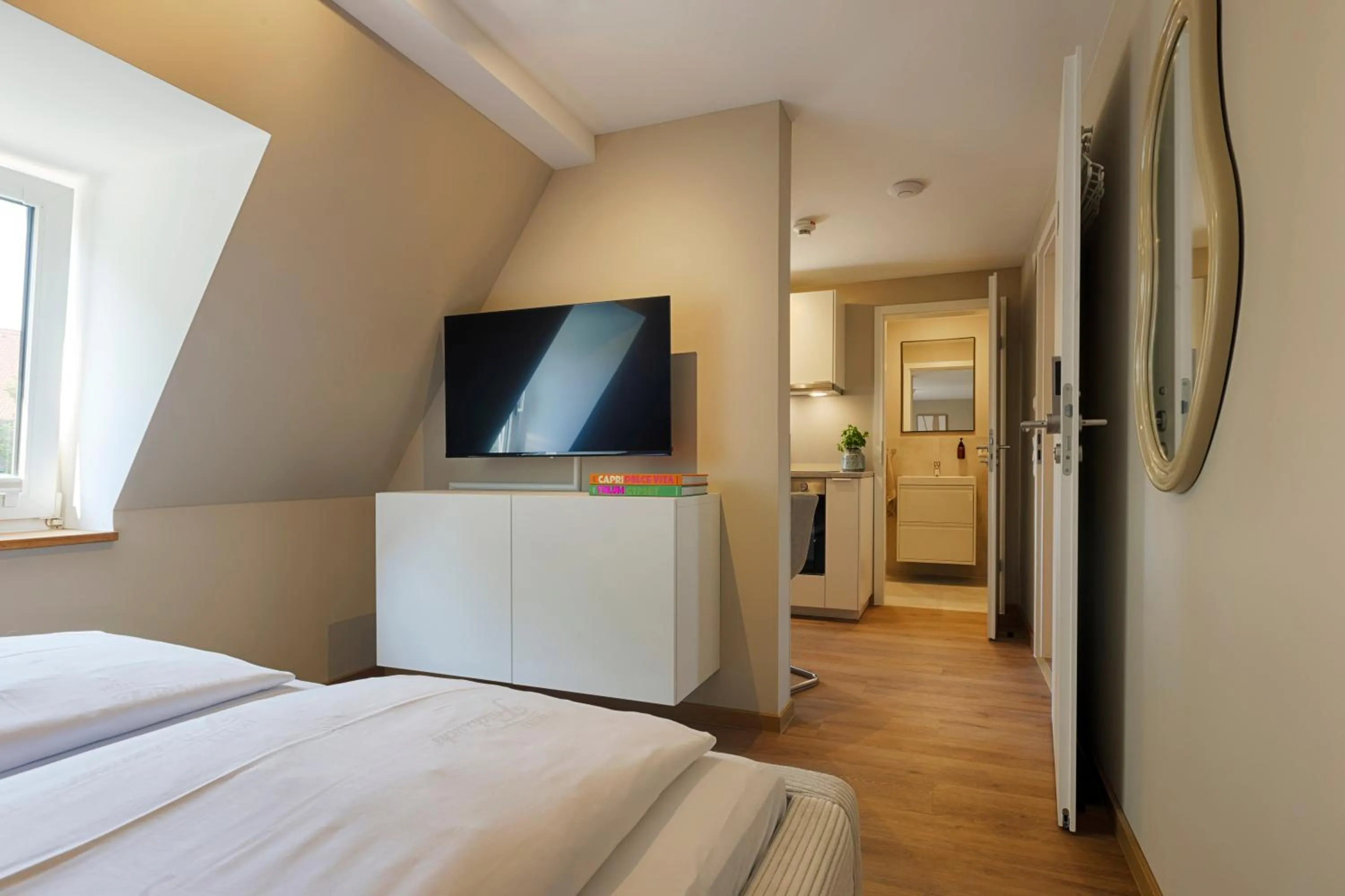 Bathroom, Bed in Hotel Fischzucht in Würzburg