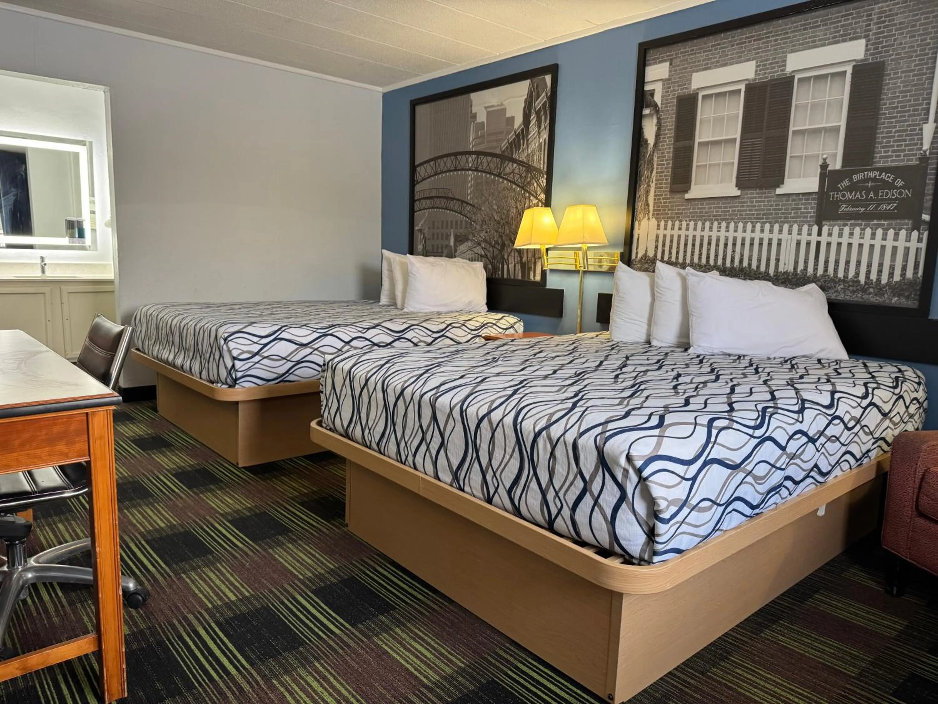 Bed in Sprucewood Inn