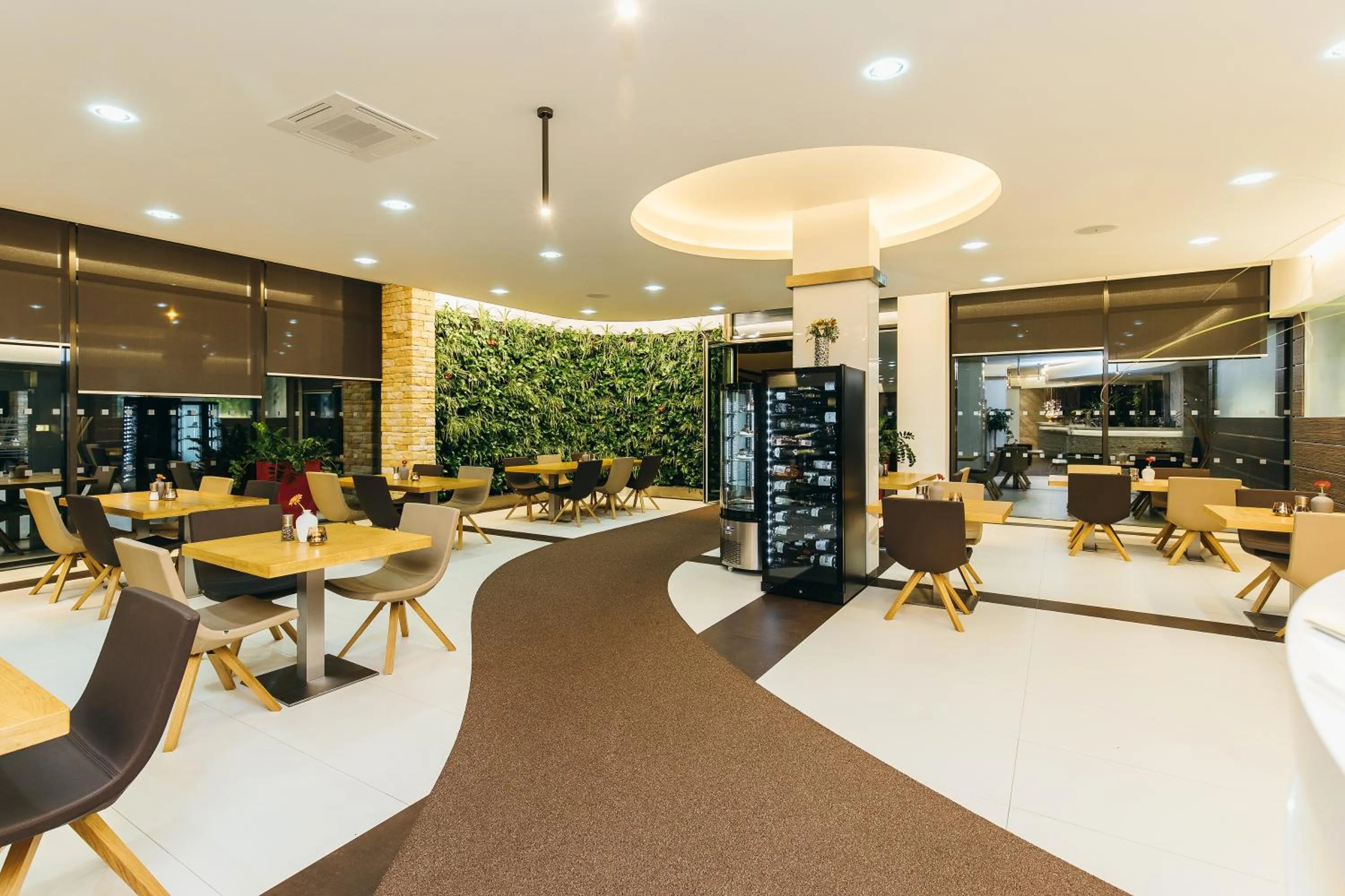 Restaurant/places to eat in Pierre Hotel