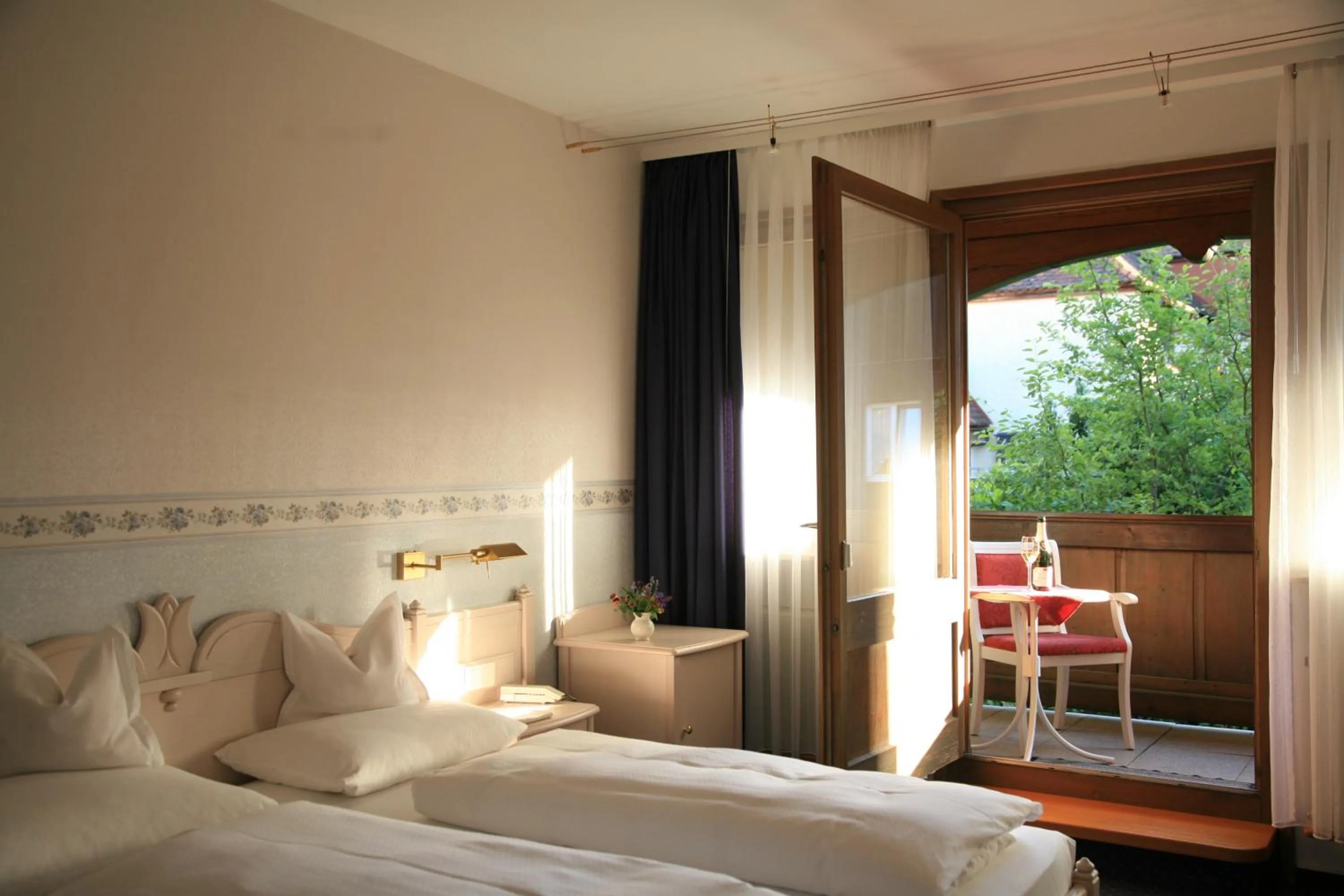 Photo of the whole room, Bed in Glocke Weingut und Hotel