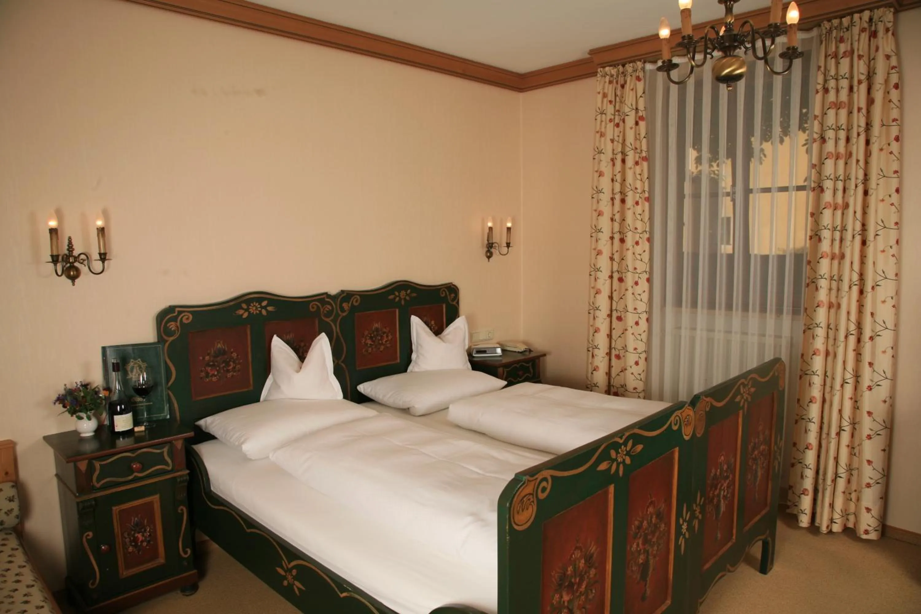 Photo of the whole room, Bed in Glocke Weingut und Hotel