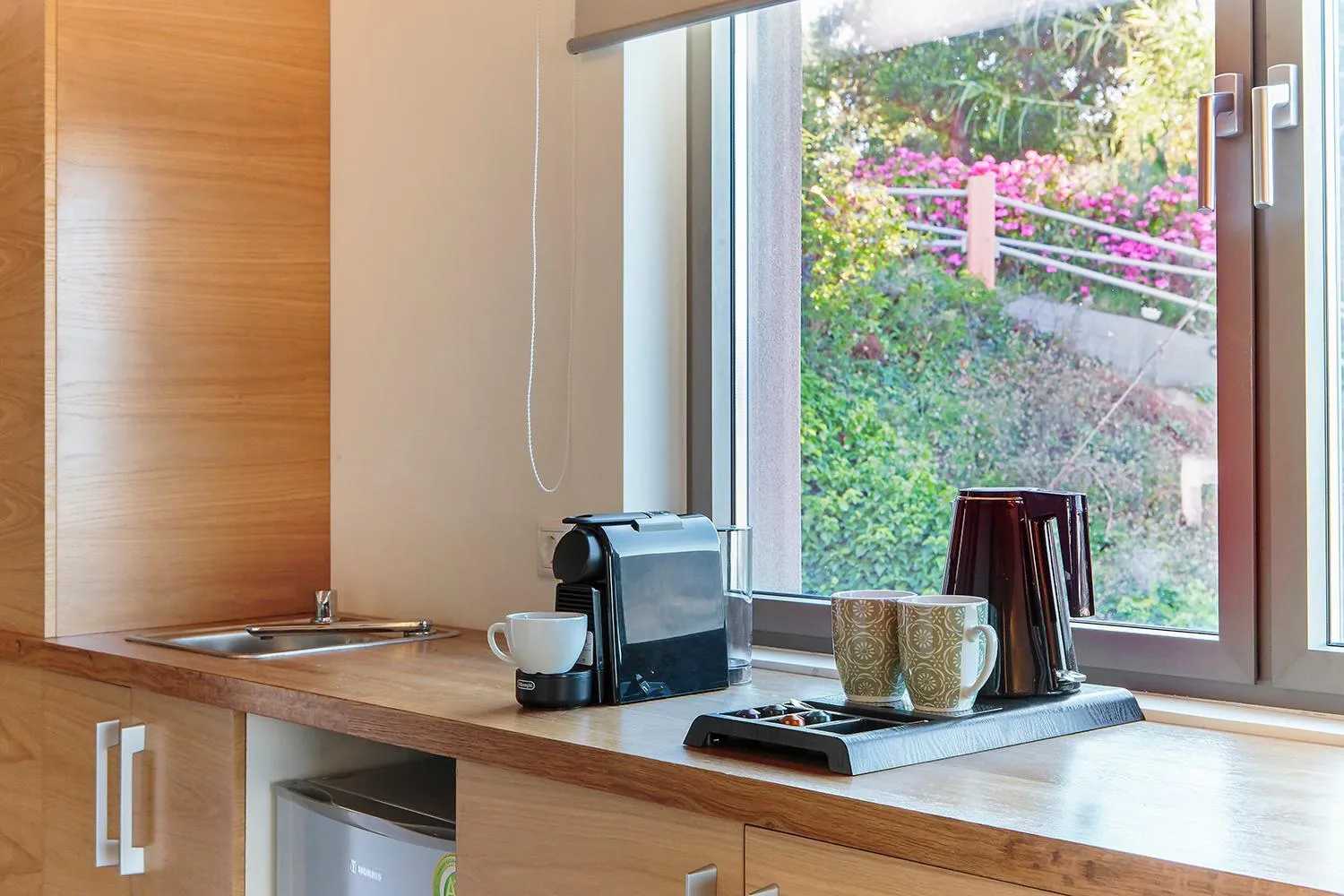 Coffee/tea facilities in Lilium Luxury Suites