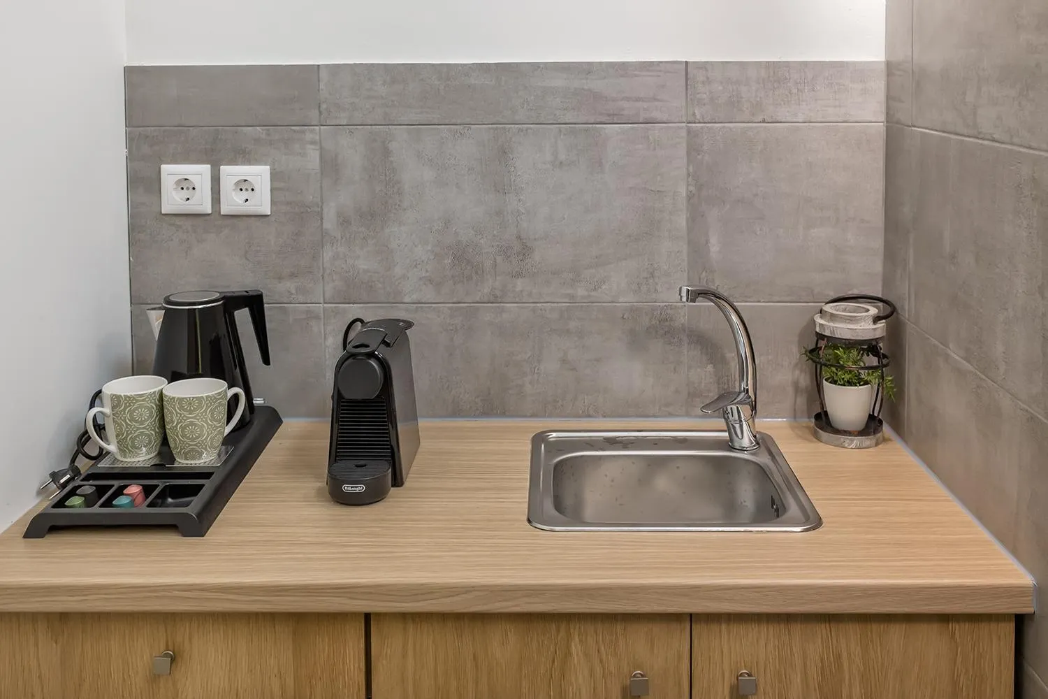 Coffee/tea facilities in Lilium Luxury Suites