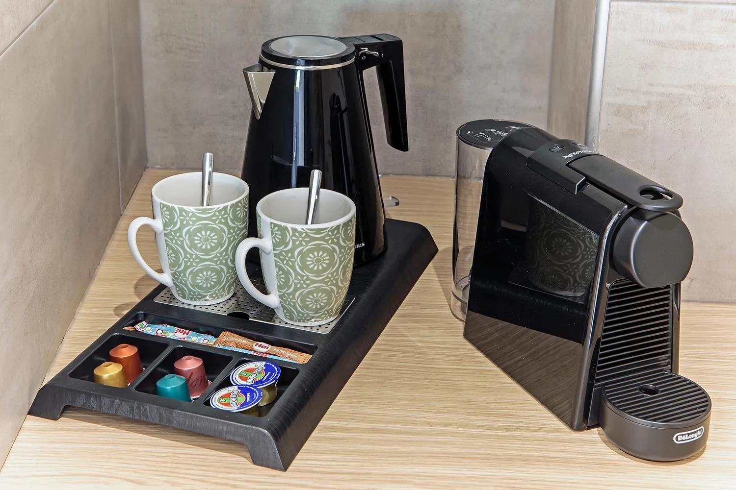 Coffee/tea facilities in Lilium Luxury Suites