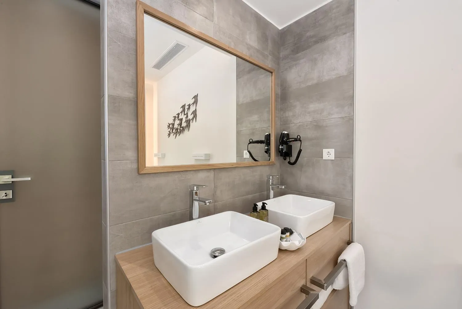 Photo of the whole room in Lilium Luxury Suites