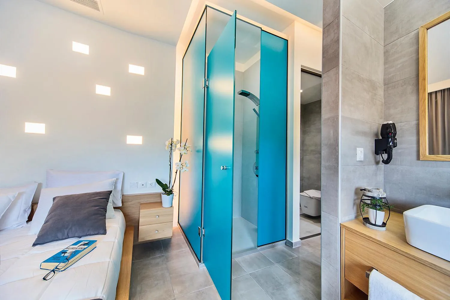 Shower, Bed in Lilium Luxury Suites