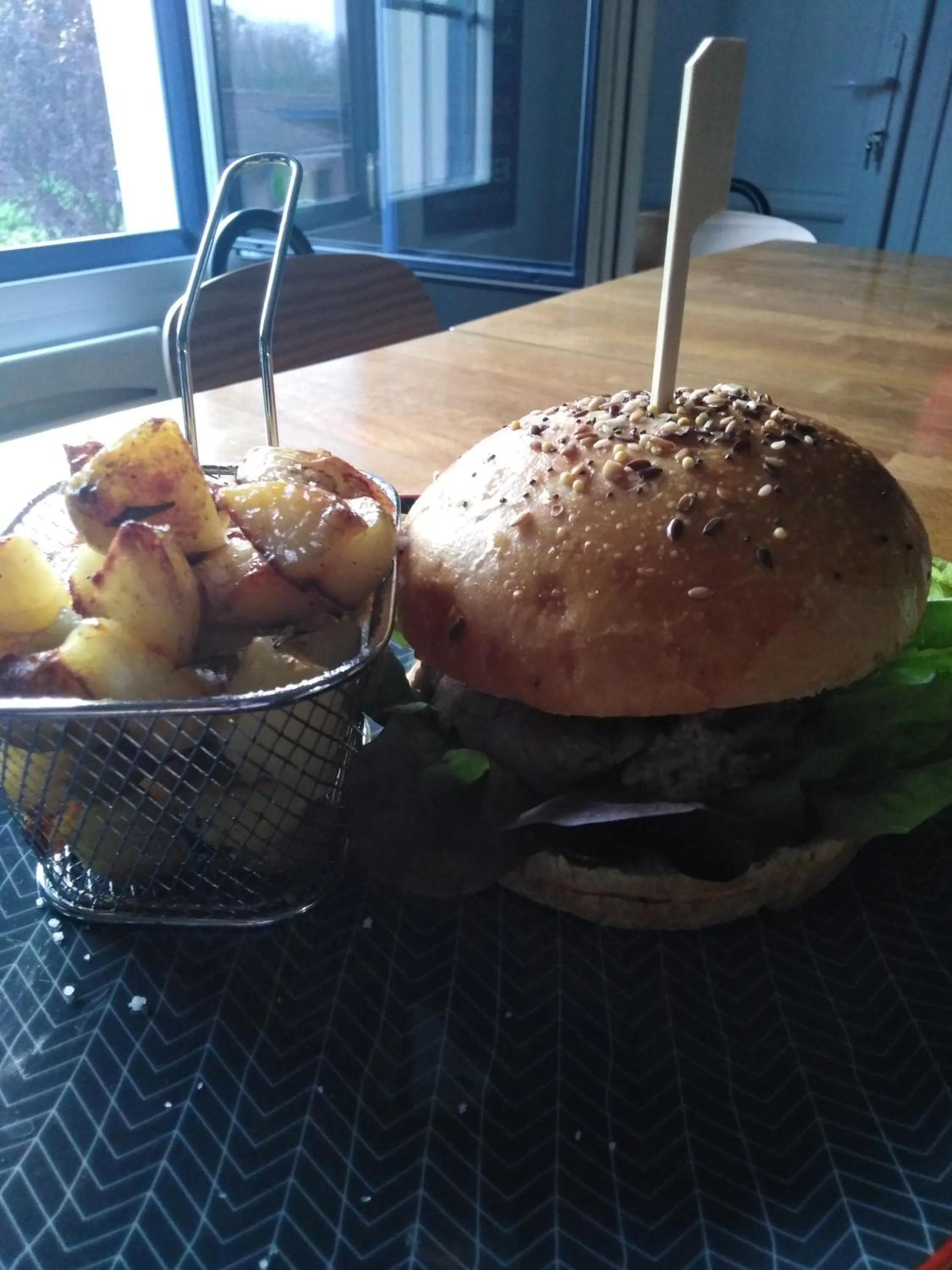 Restaurant/places to eat in Arche de Lanoë jacuzzi