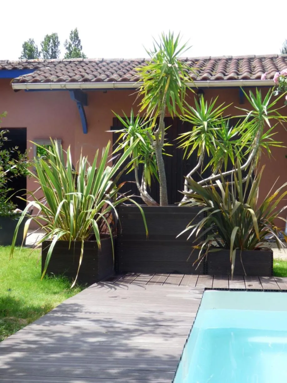 Swimming pool in Arche de Lanoë jacuzzi