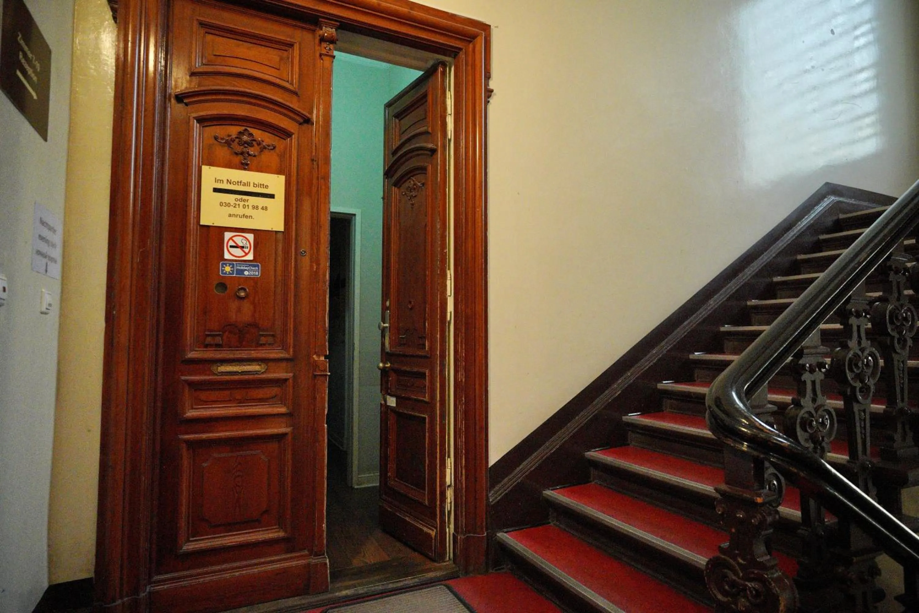 Facade/entrance in Hotel Pension Bernstein am Kurfürstendamm