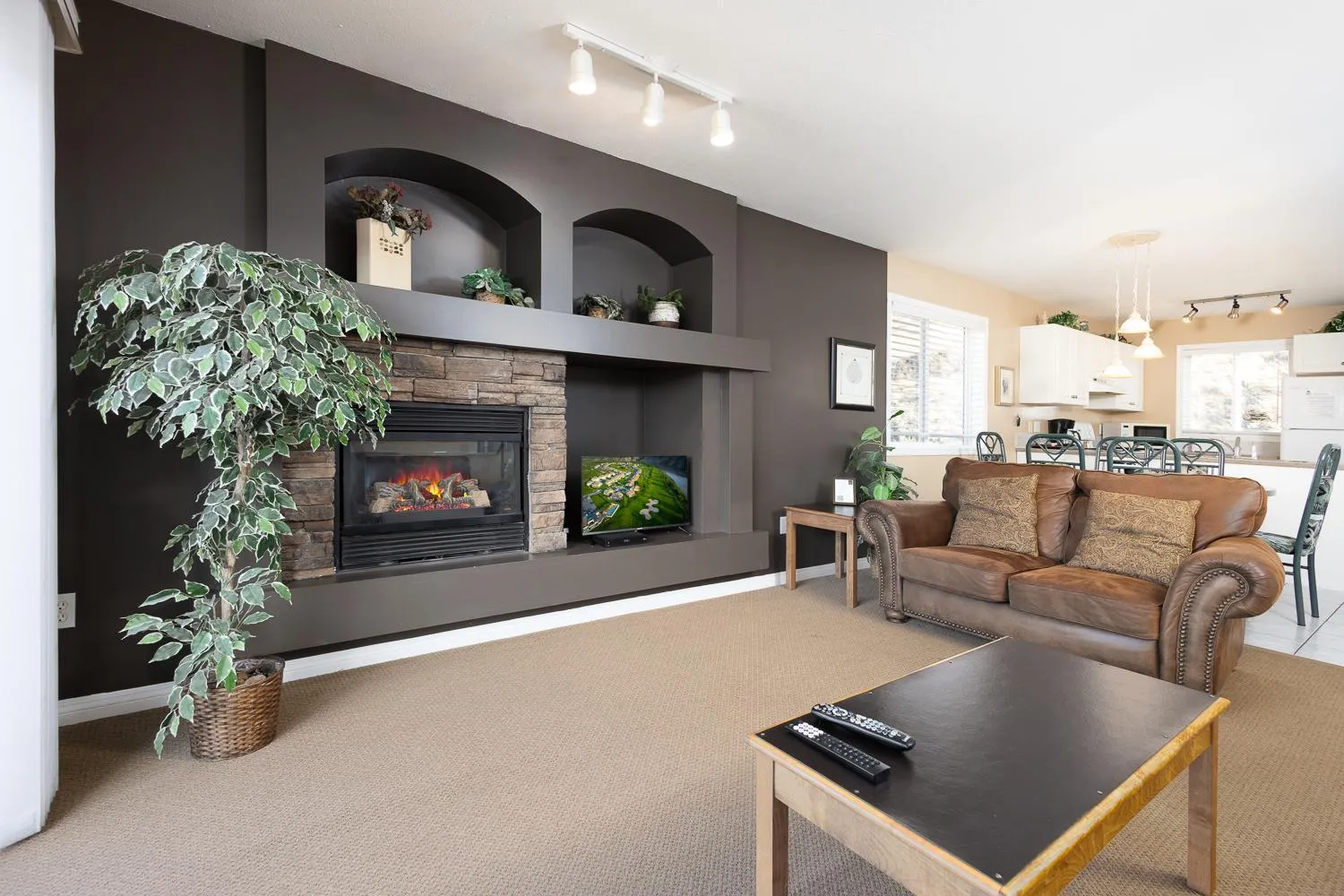 Property building in Paradise Canyon Golf Resort - Luxury Condo U403