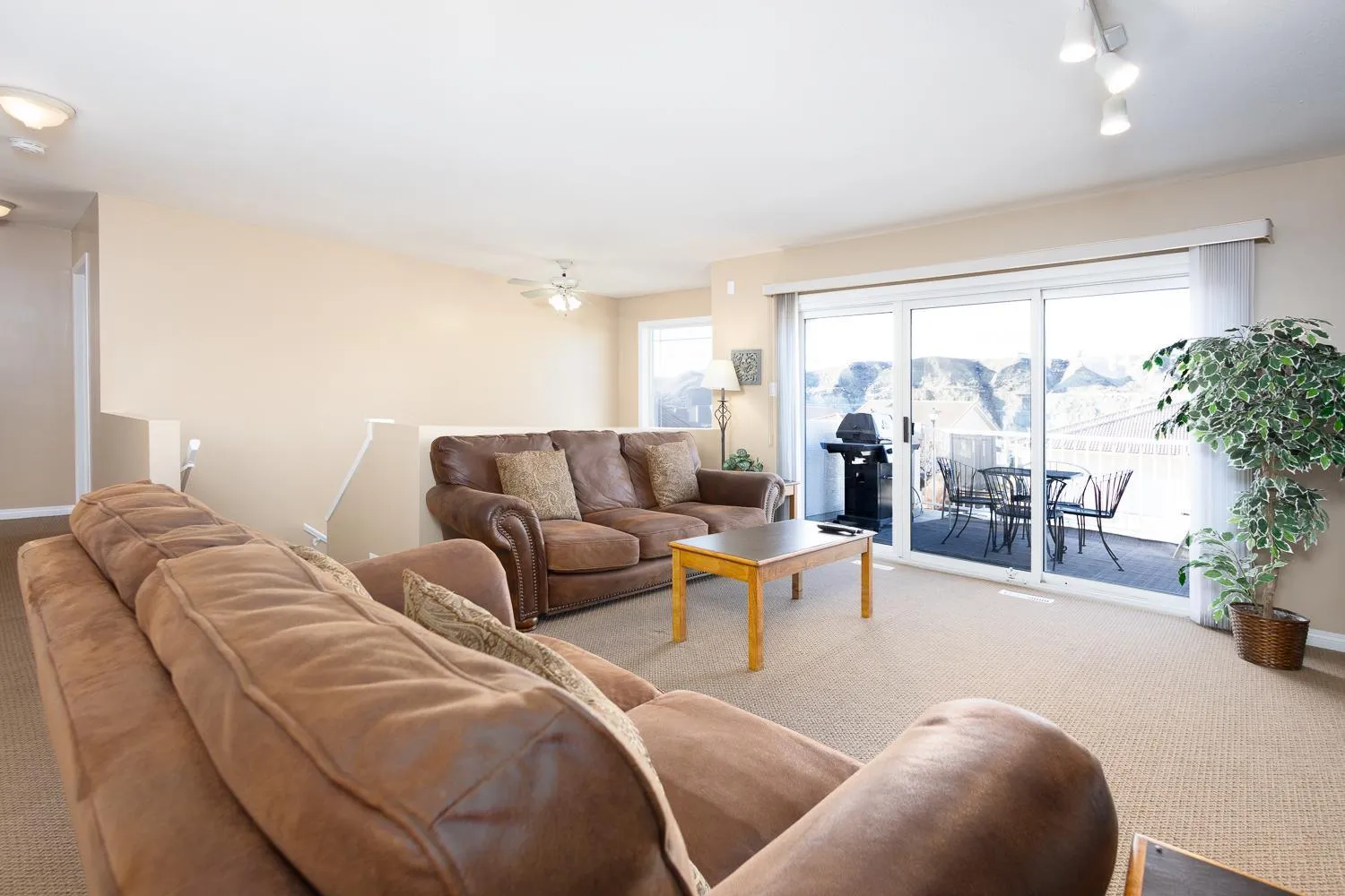 Property building in Paradise Canyon Golf Resort - Luxury Condo U403