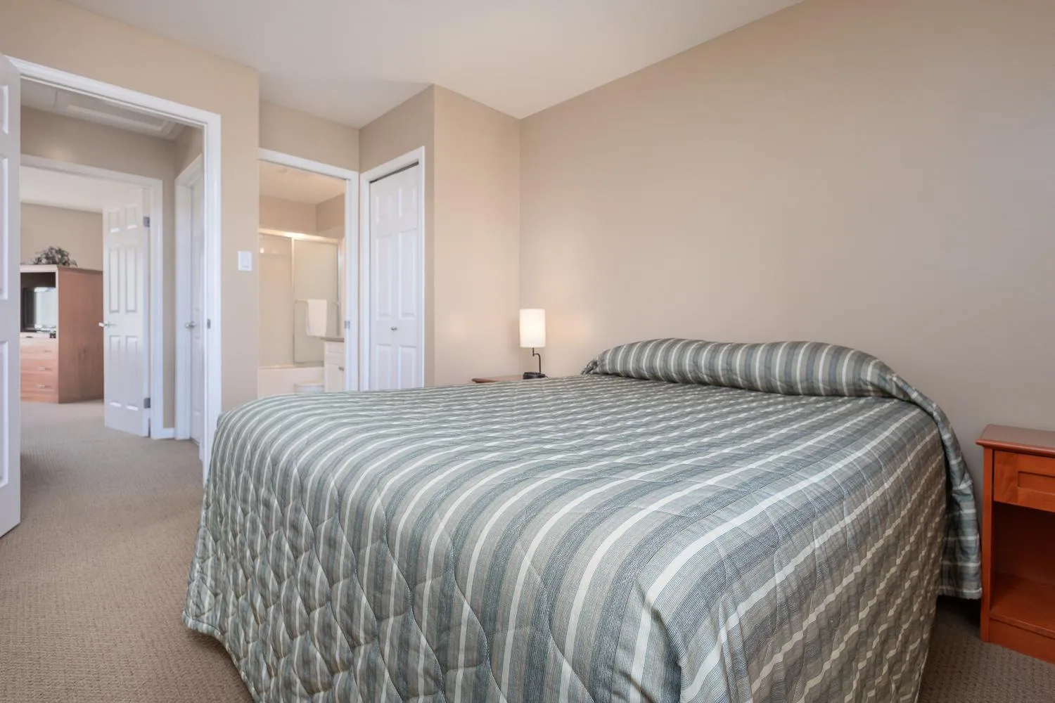 Property building, Bed in Paradise Canyon Golf Resort - Luxury Condo U403