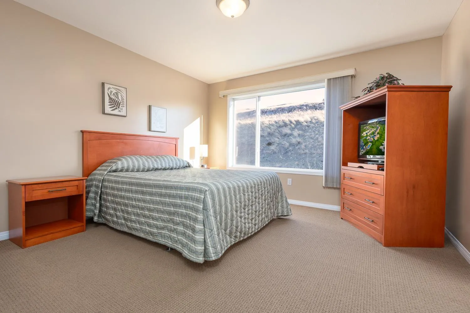 Property building, Bed in Paradise Canyon Golf Resort - Luxury Condo U403