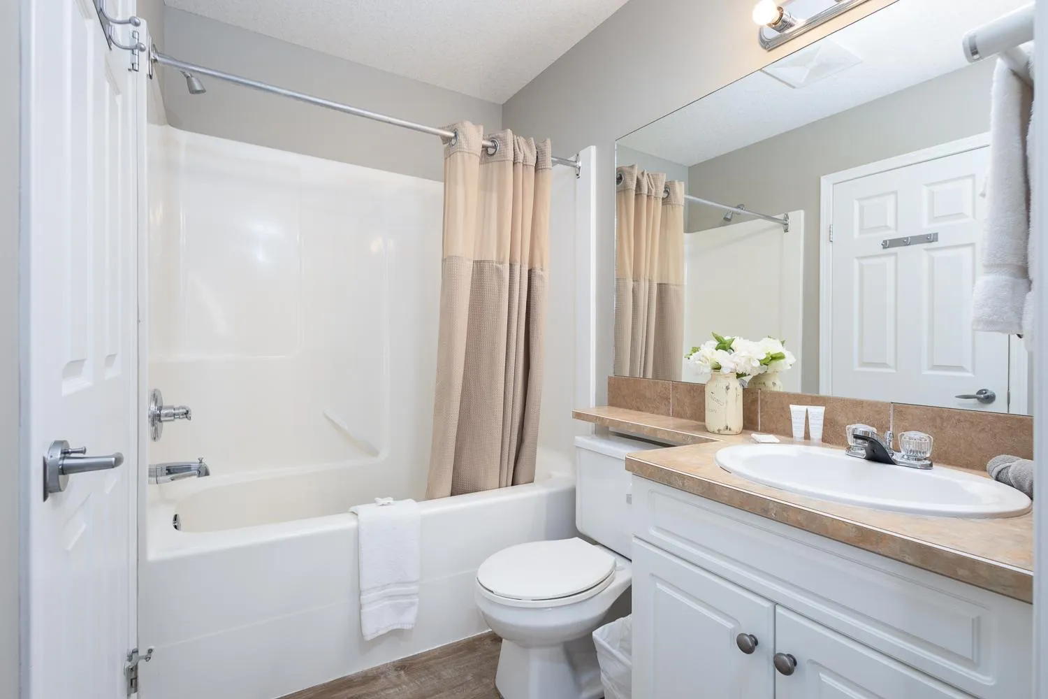 Property building in Paradise Canyon Golf Resort - Luxury Condo M401