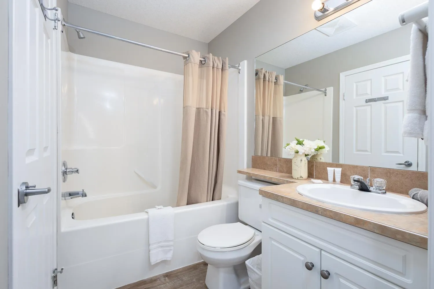 Paradise Canyon Golf Resort - Luxury Condo M401