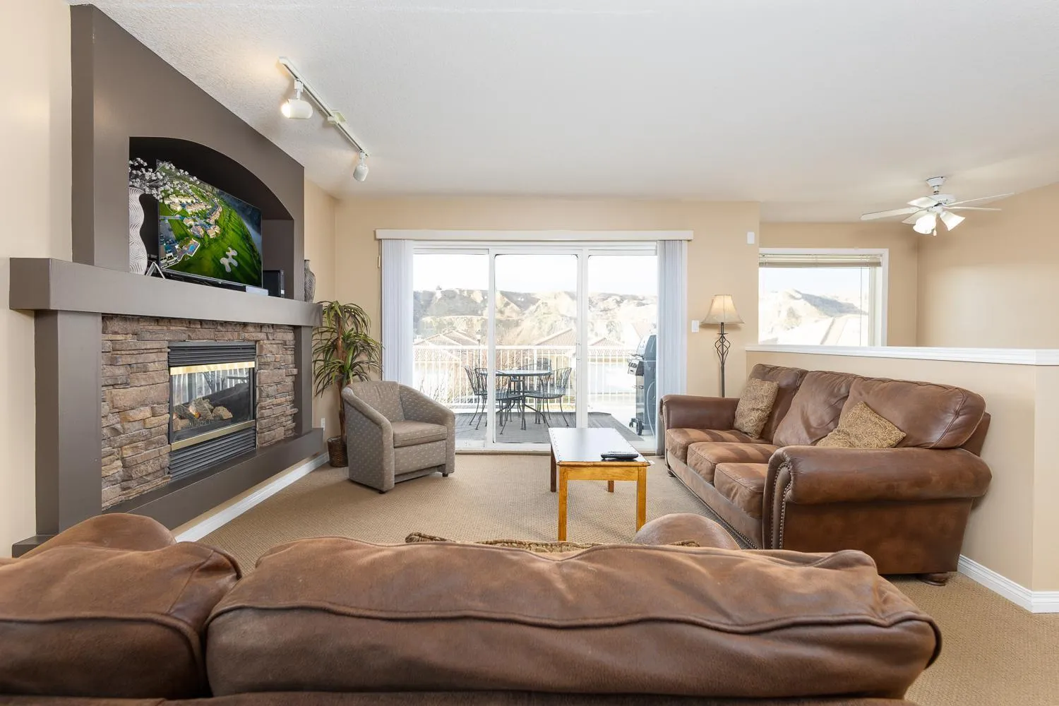 Property building in Paradise Canyon Golf Resort - Luxury Condo U401