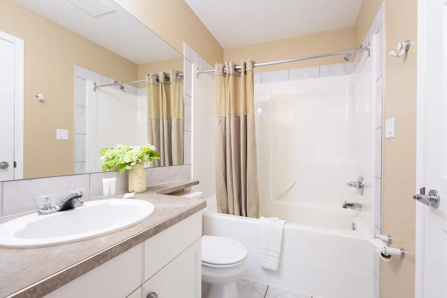 Property building in Paradise Canyon Golf Resort - Luxury Condo U401