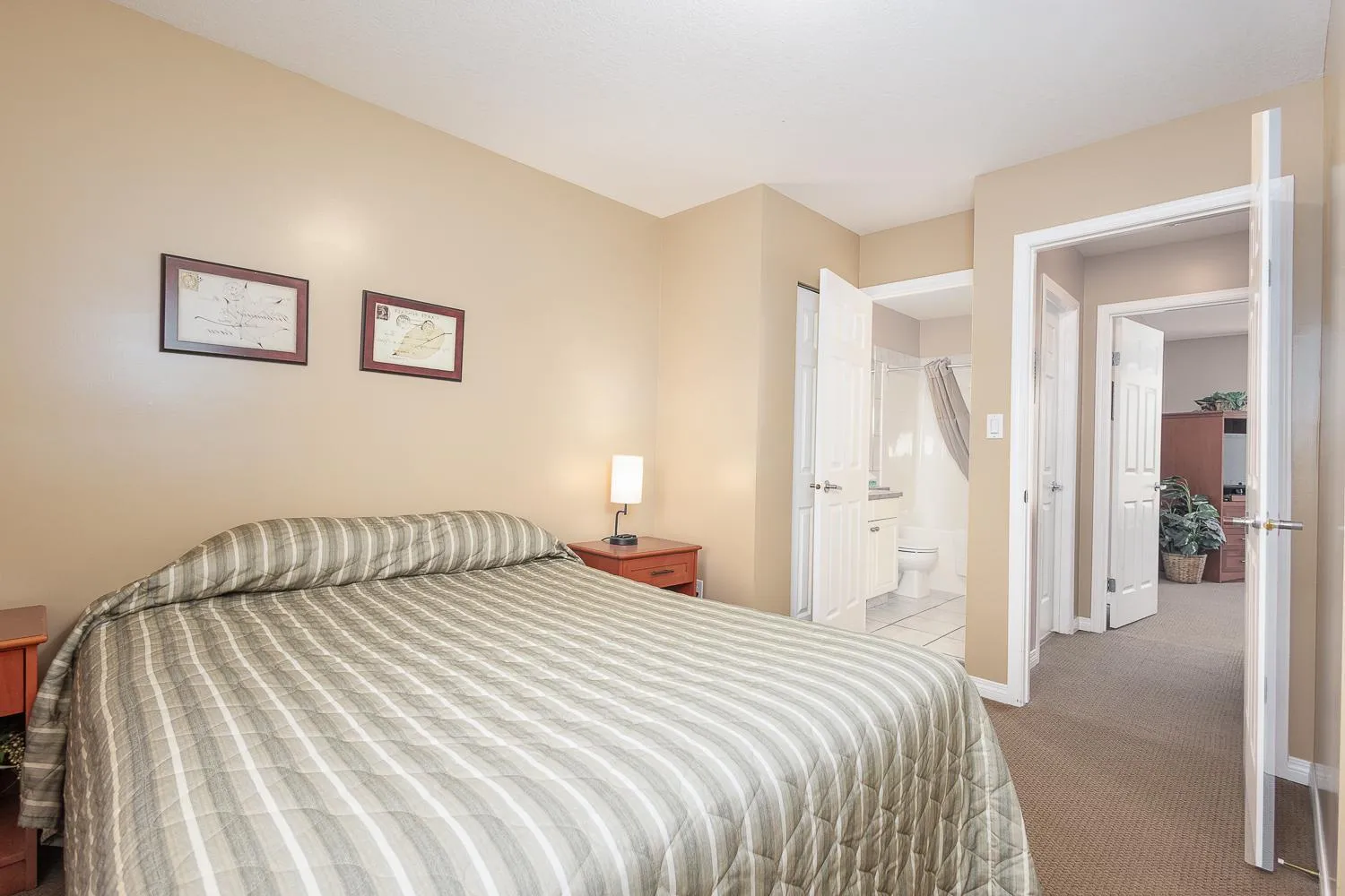 Property building, Bed in Paradise Canyon Golf Resort - Luxury Condo U401