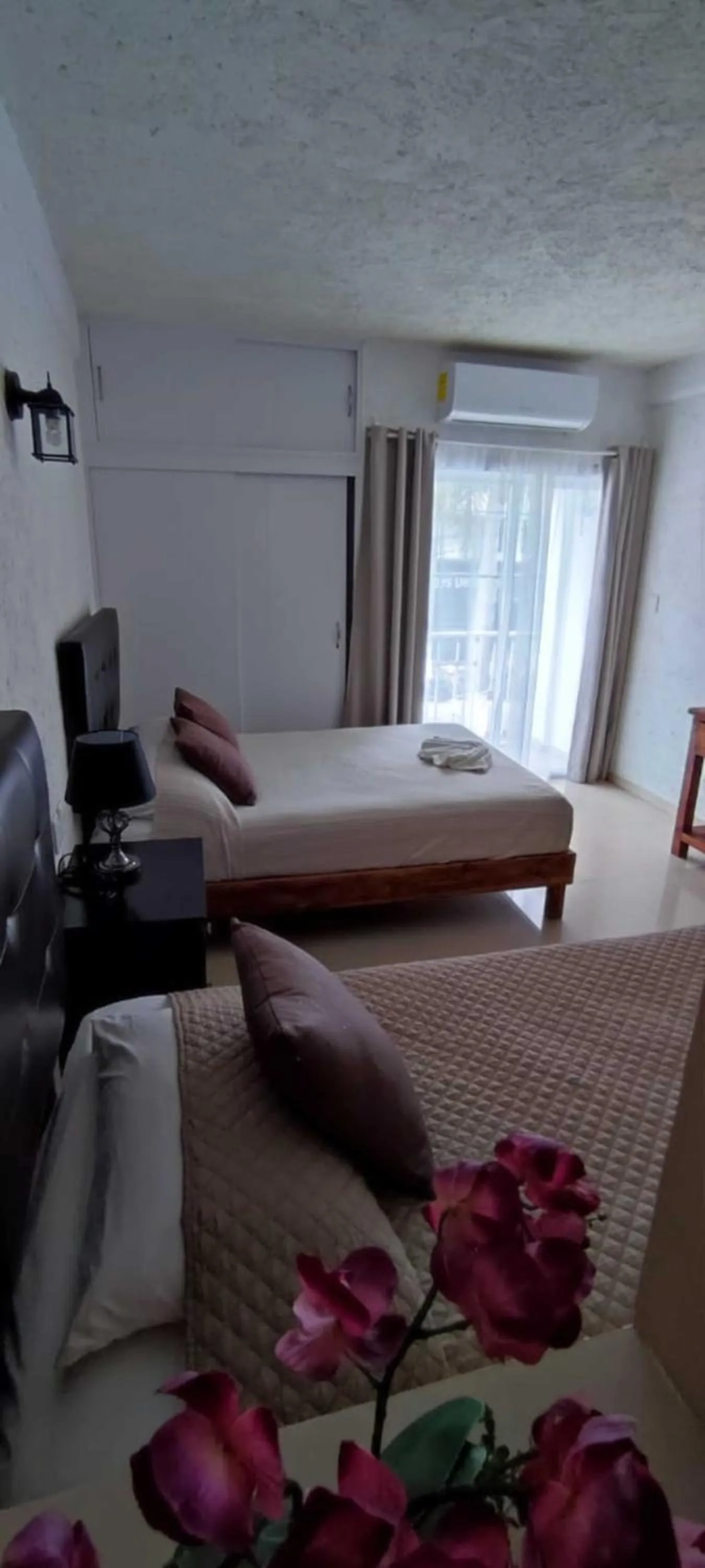 Bed in Hotel Dos Mundos, Isla Cozumel