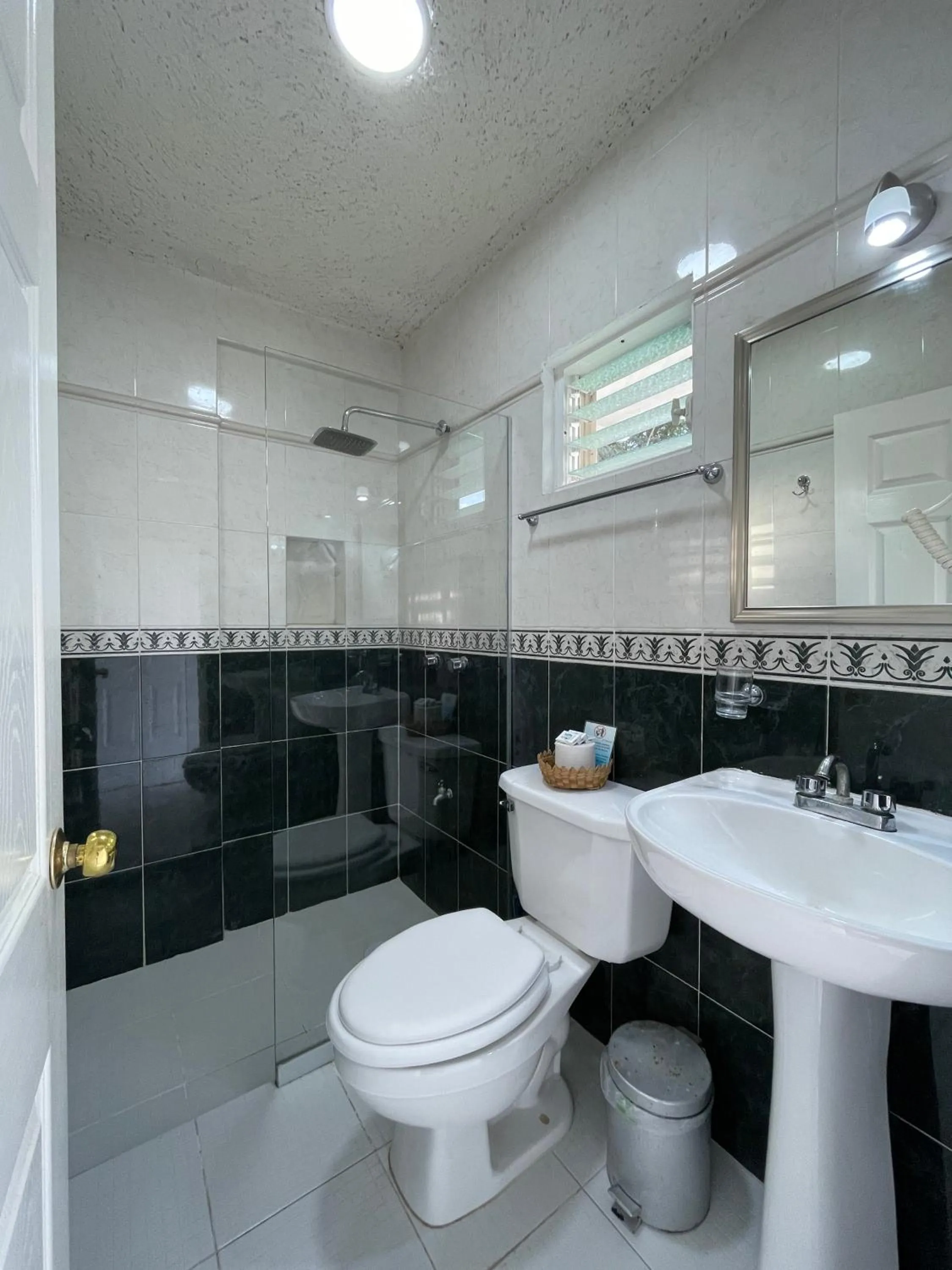 Shower in Hotel Dos Mundos, Isla Cozumel