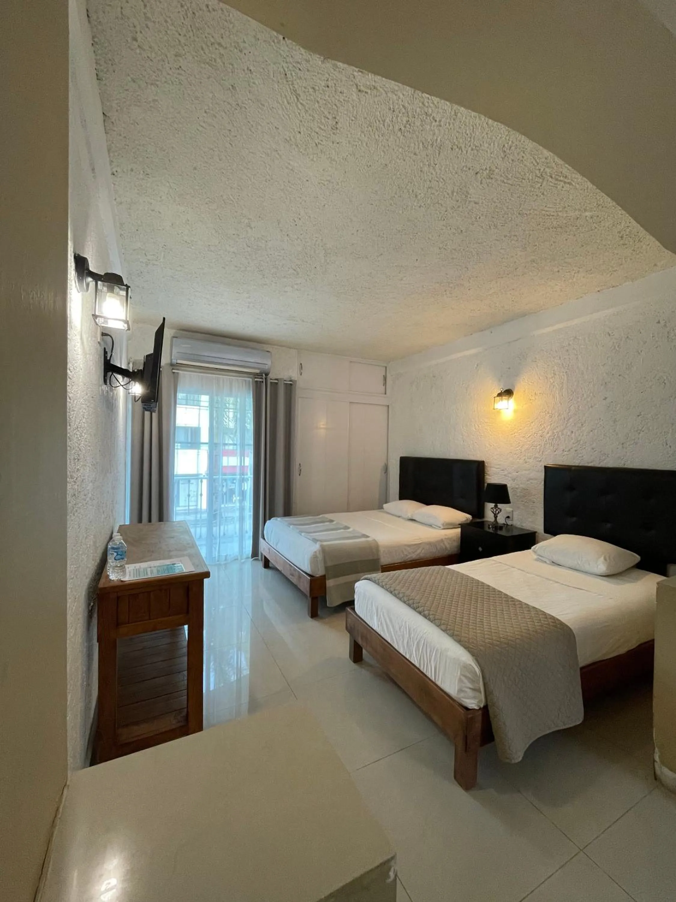 Bed in Hotel Dos Mundos, Isla Cozumel