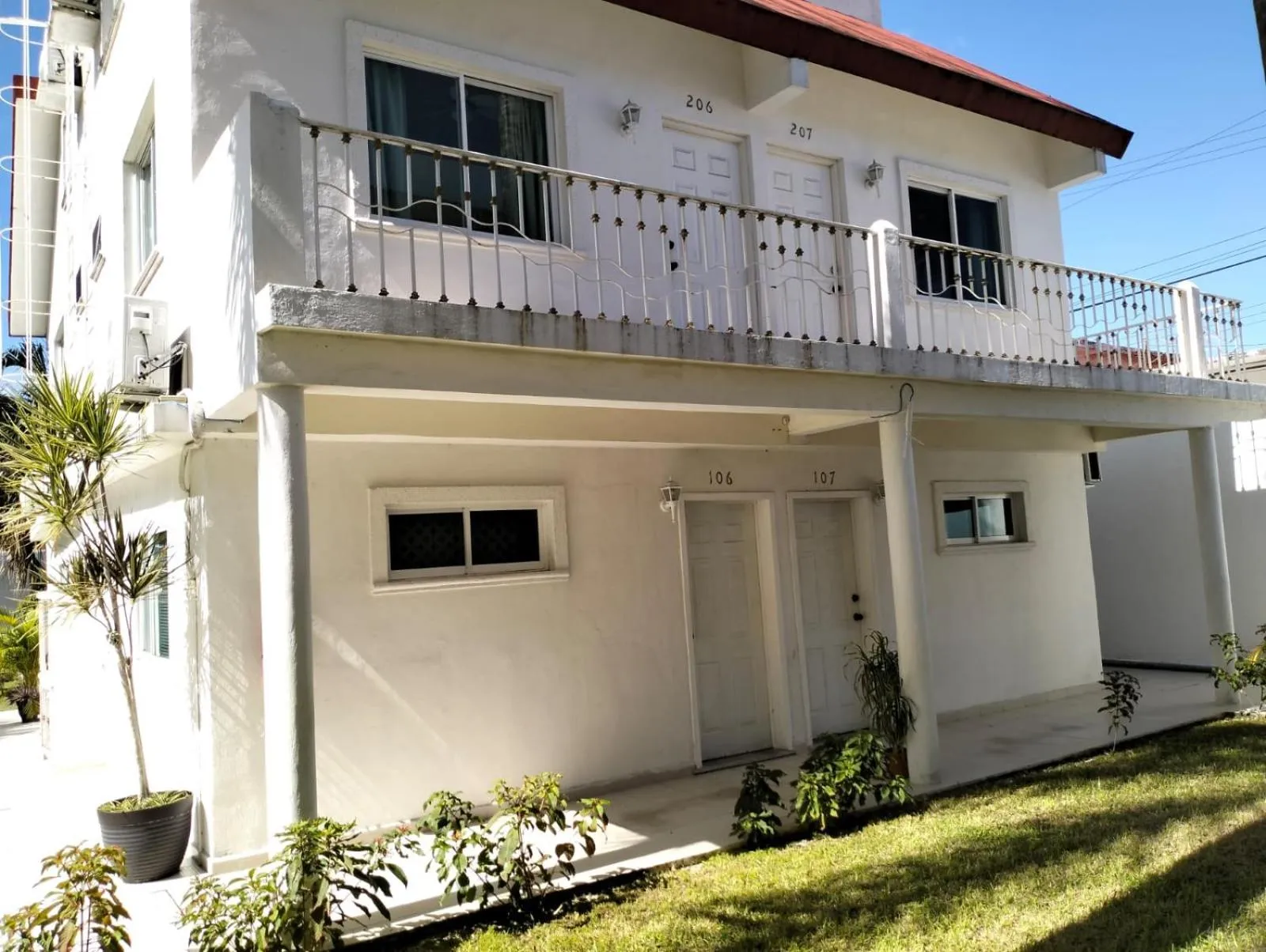 Property building in Hotel Dos Mundos, Isla Cozumel