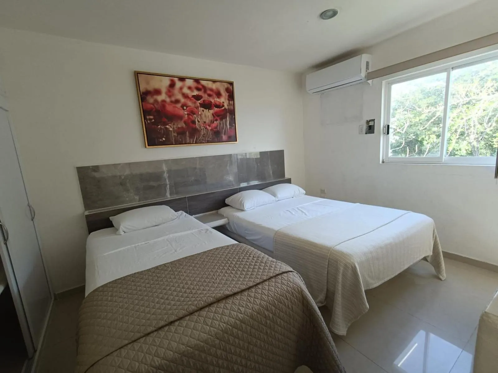 Bed in Hotel Dos Mundos, Isla Cozumel