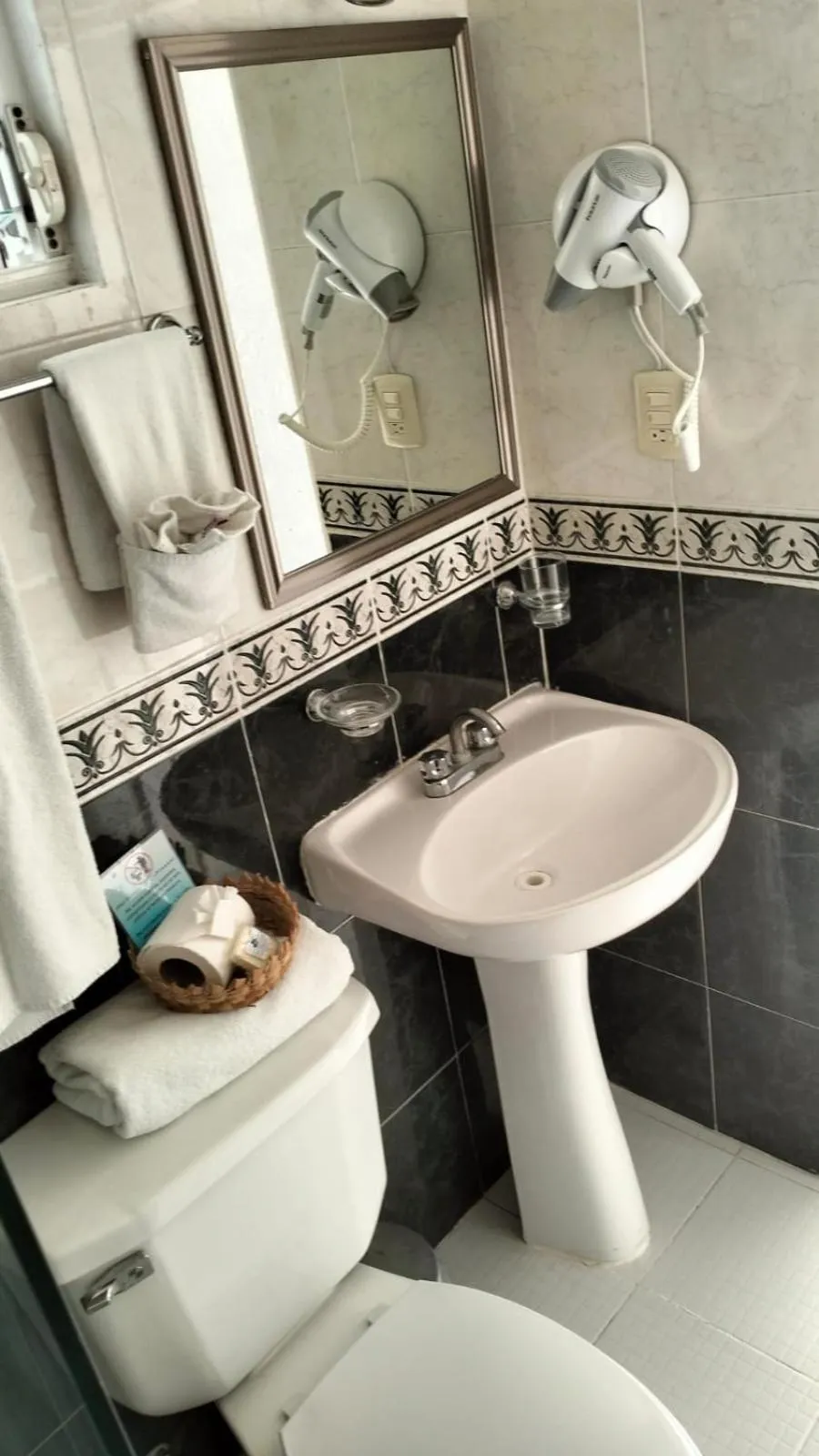 Bathroom in Hotel Dos Mundos, Isla Cozumel