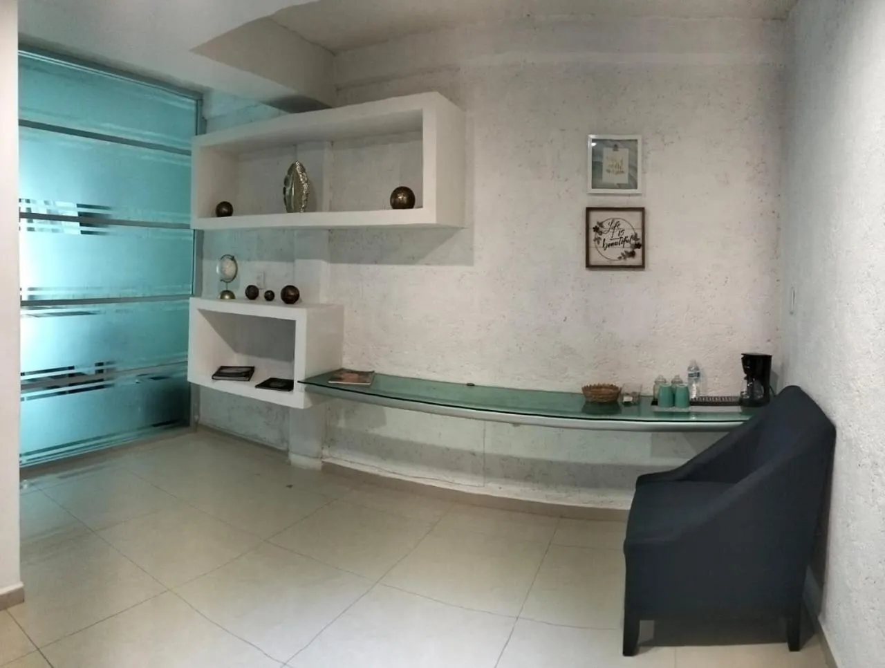 Living room in Hotel Dos Mundos, Isla Cozumel