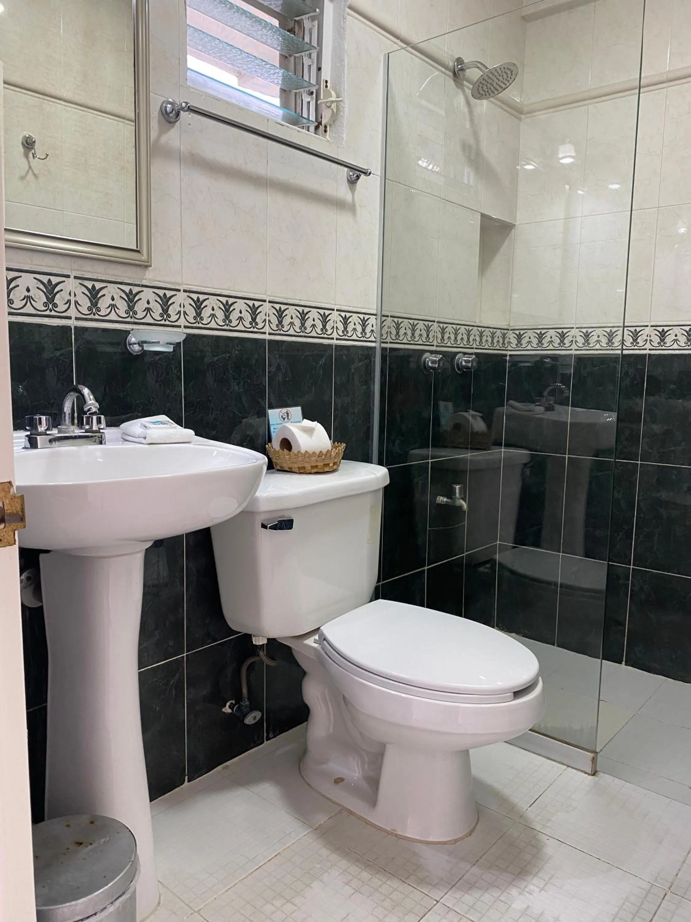 Shower in Hotel Dos Mundos, Isla Cozumel