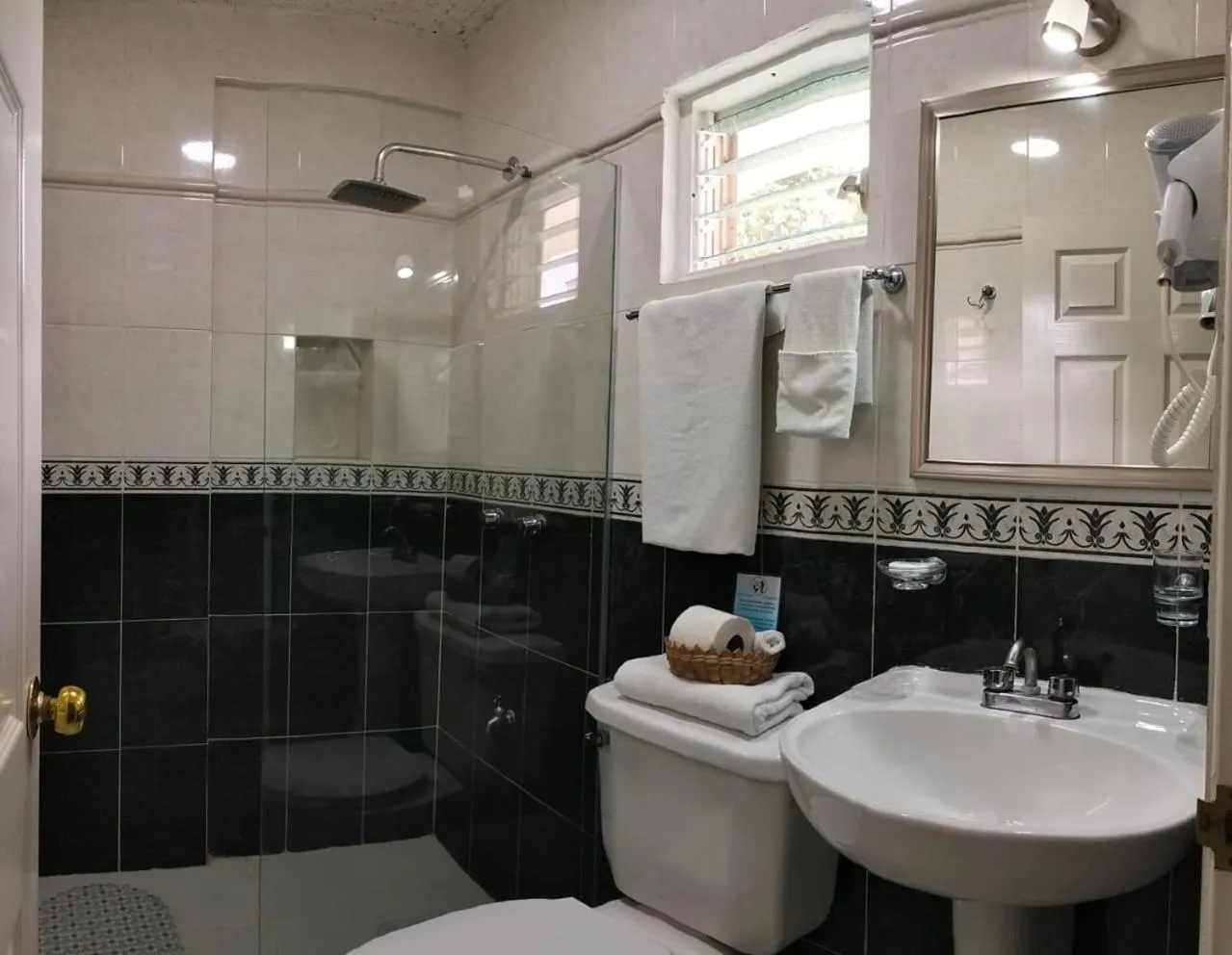 Shower in Hotel Dos Mundos, Isla Cozumel