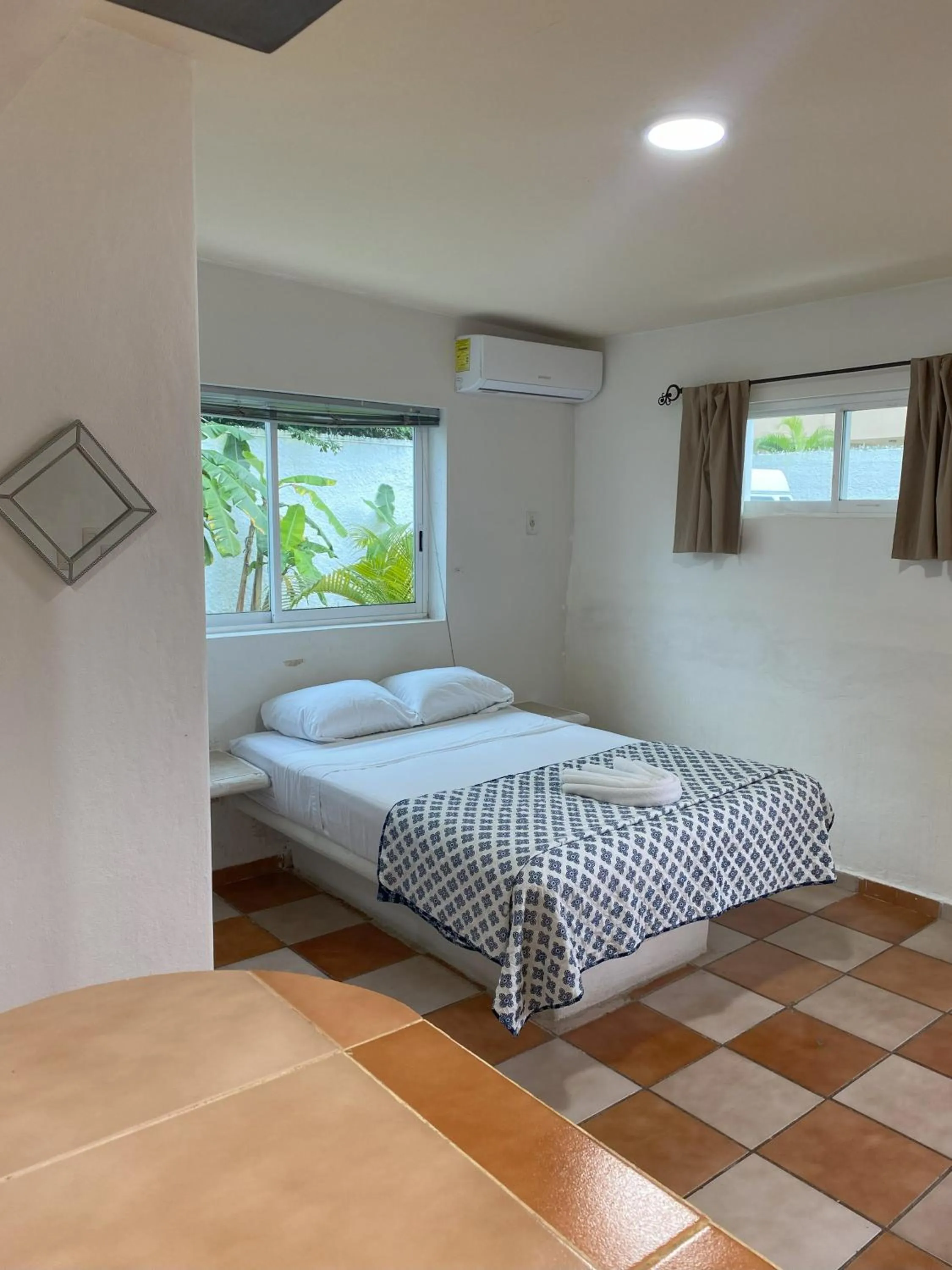 Bed in Hotel Dos Mundos, Isla Cozumel