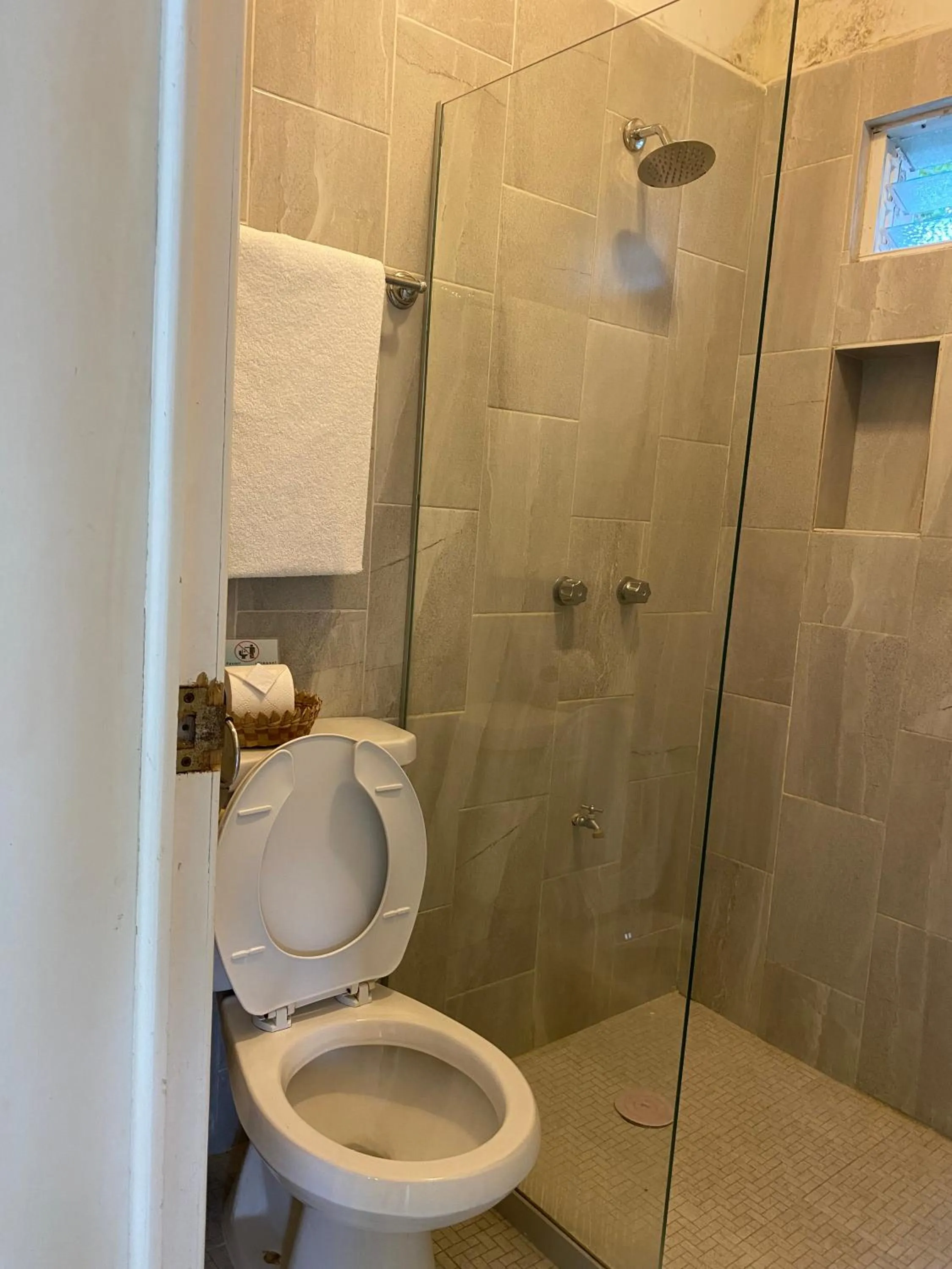 Shower in Hotel Dos Mundos, Isla Cozumel